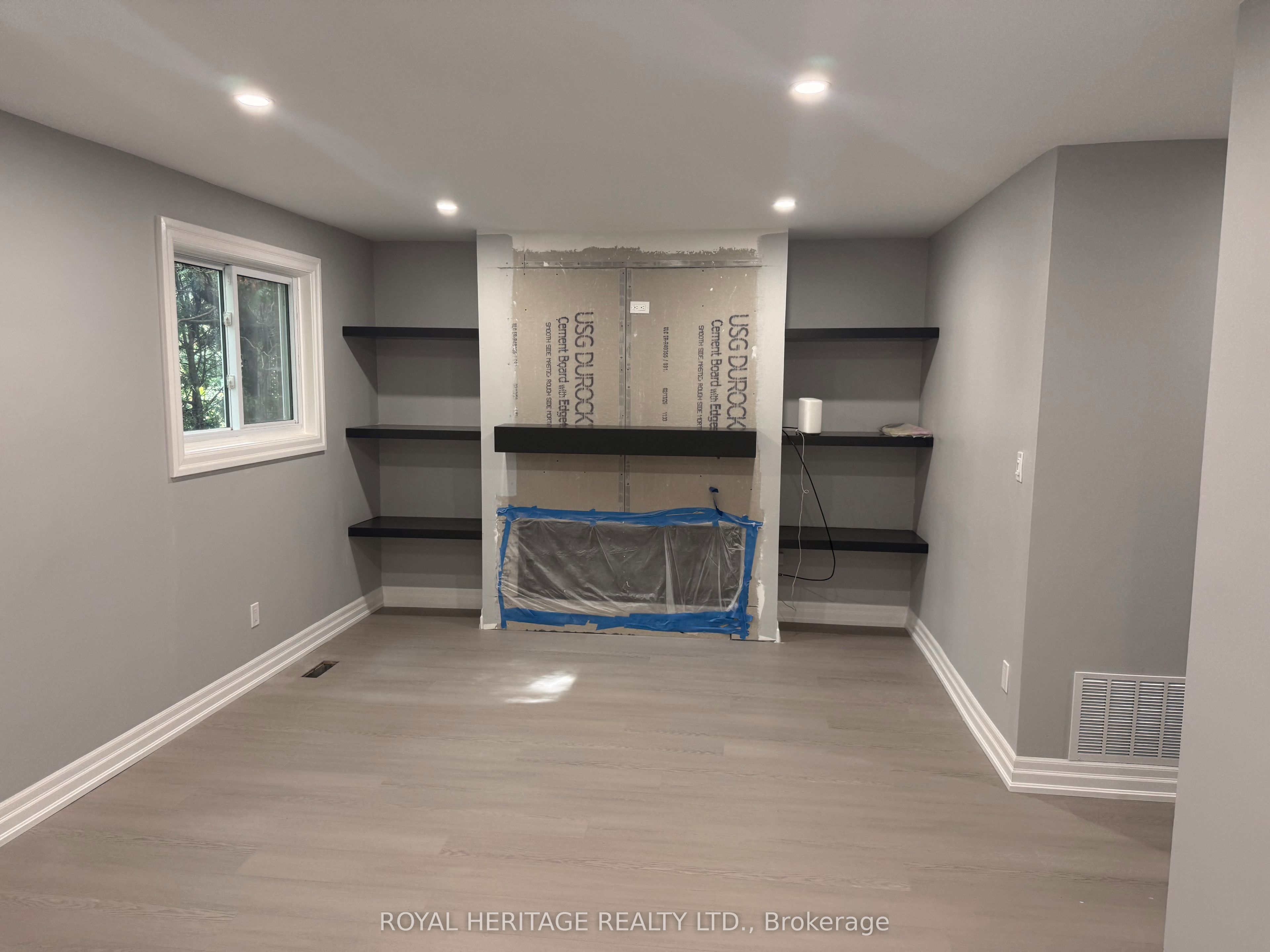 286 Lorindale Drive B Property Photo 8
