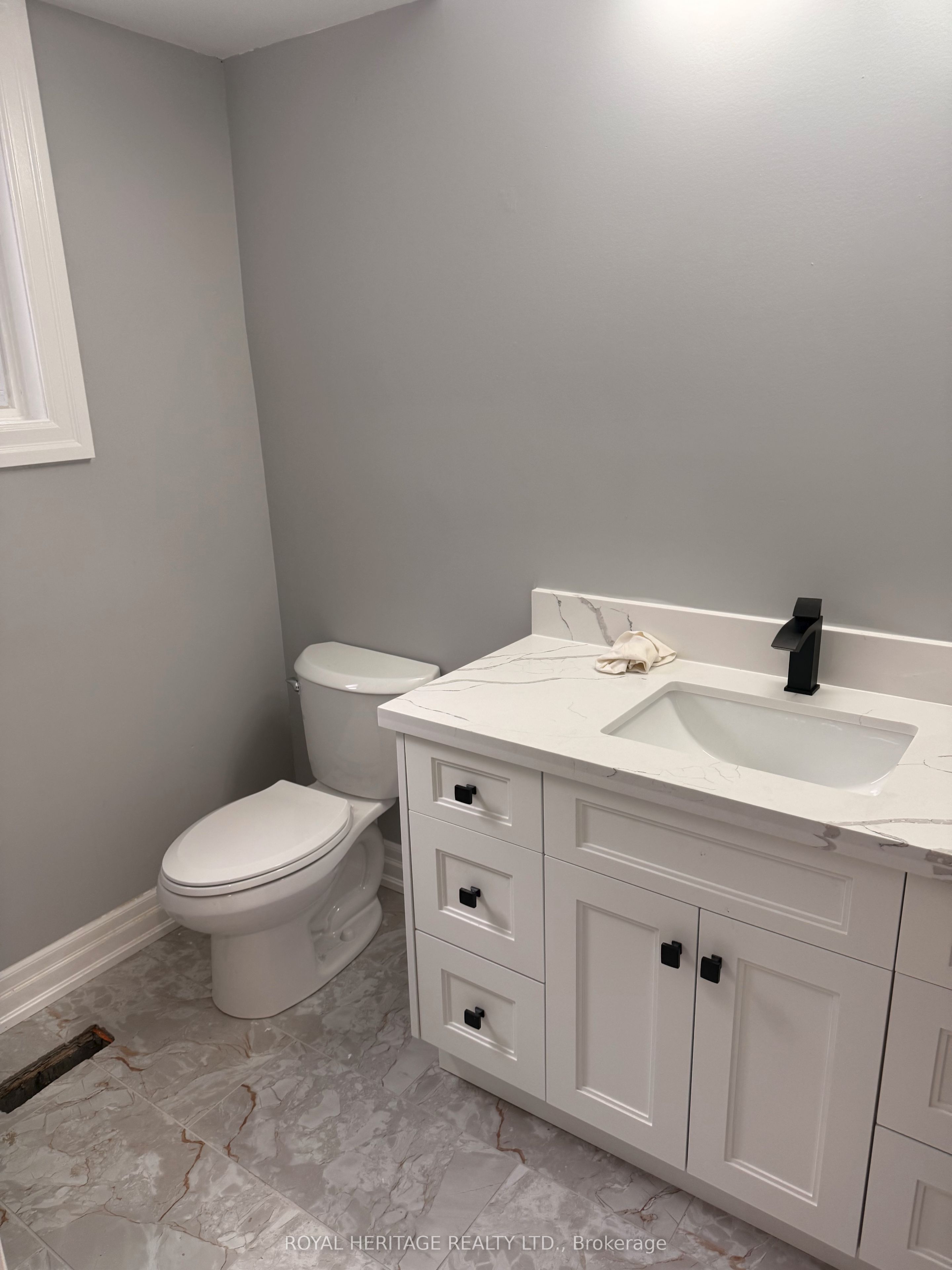 286 Lorindale Drive B Property Photo 10