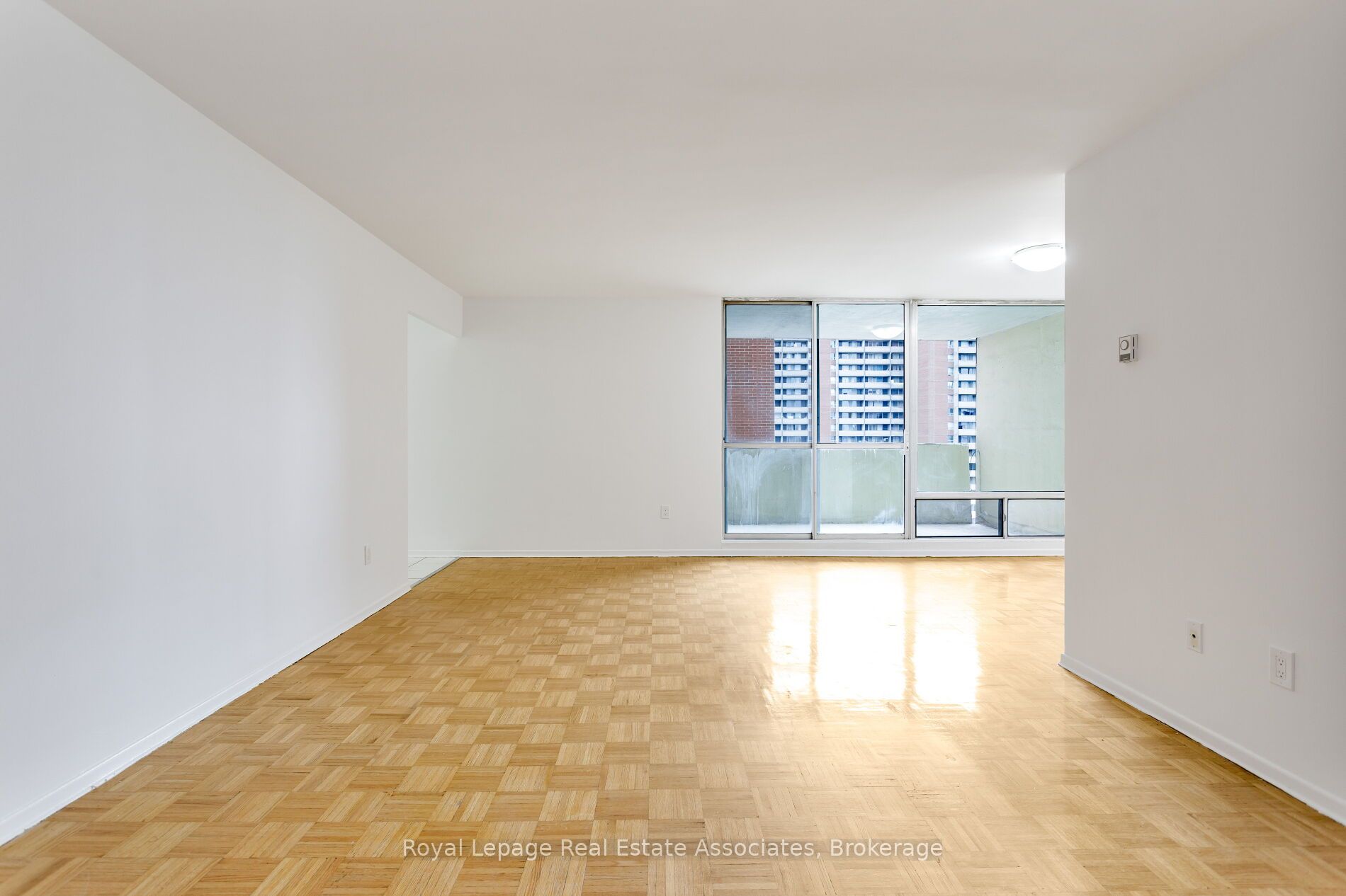 5 Massey Square 1710 Property Photo 7