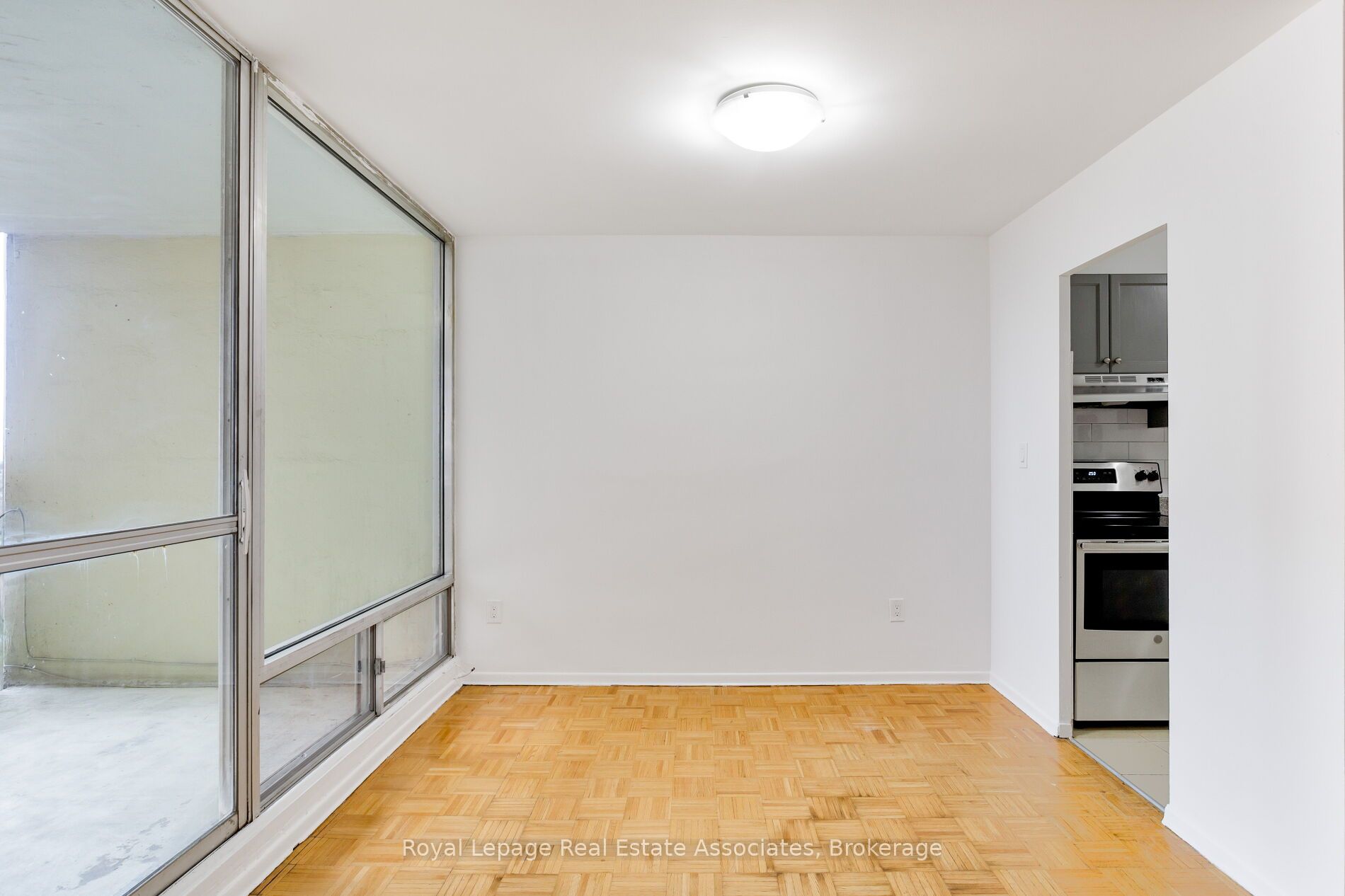5 Massey Square 1710 Property Photo 10