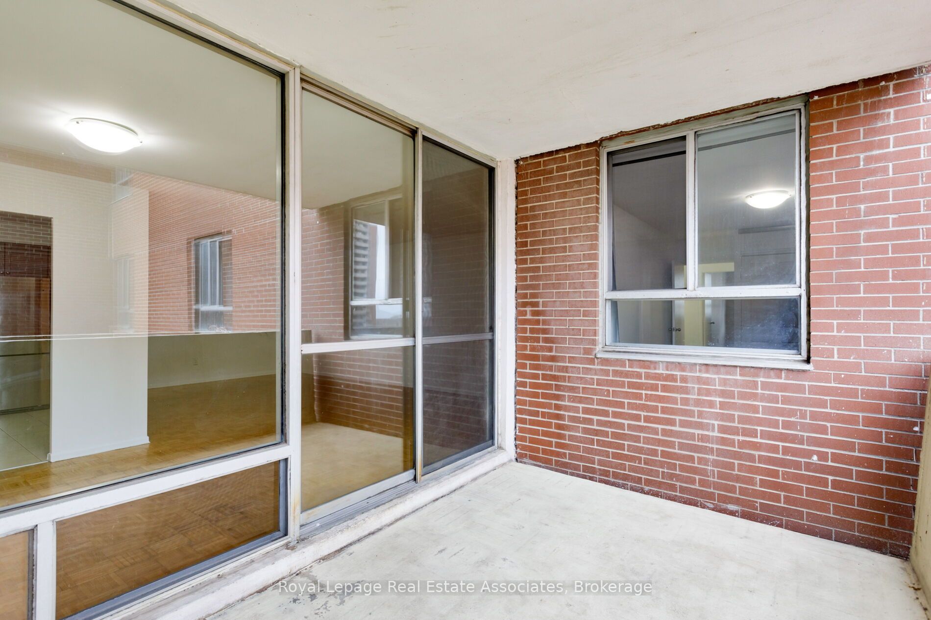 5 Massey Square 1710 Property Photo 11