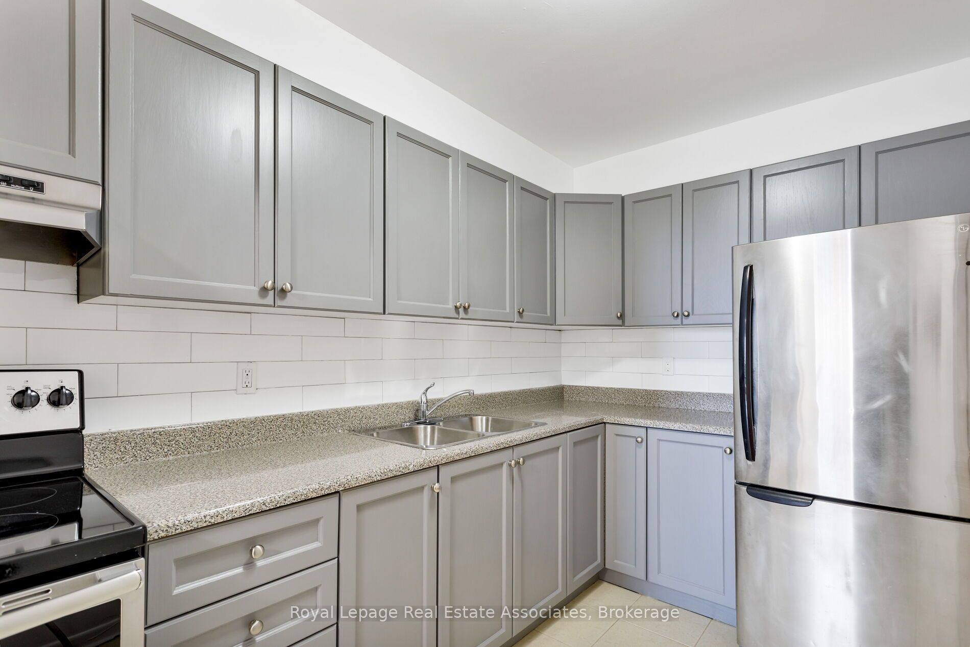 5 Massey Square 1710 Property Photo 14