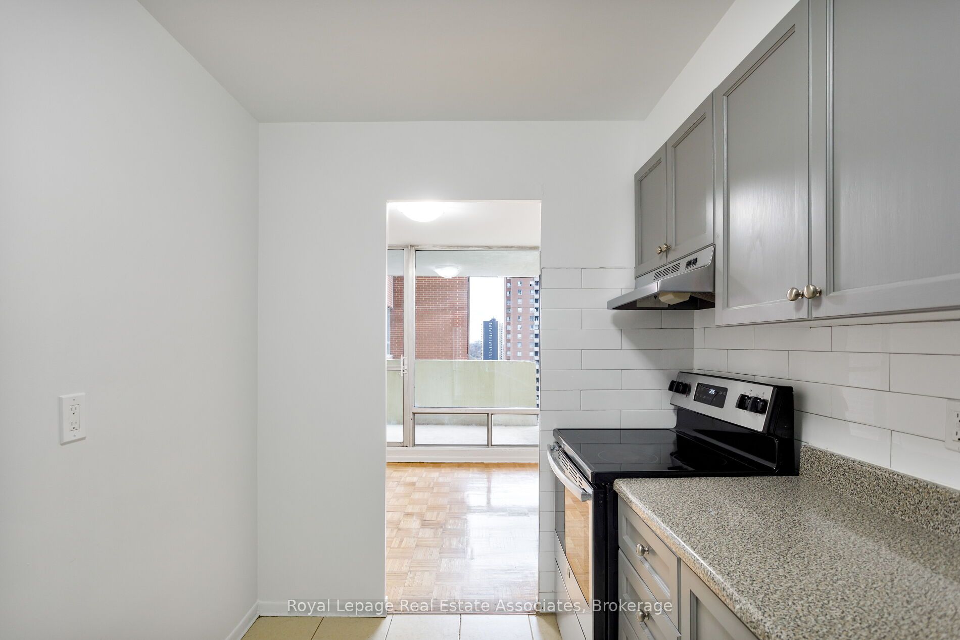 5 Massey Square 1710 Property Photo 16