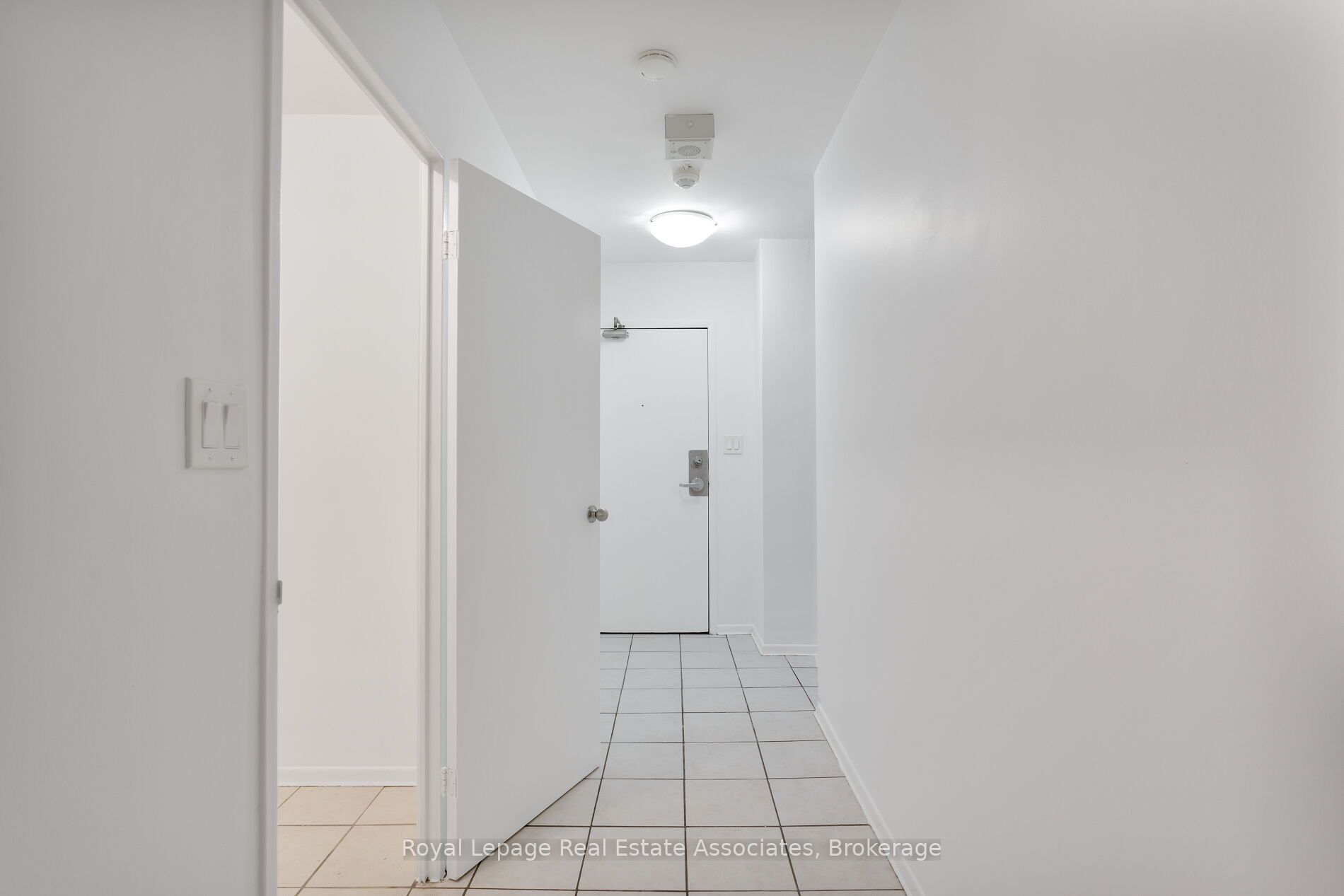 5 Massey Square 1710 Property Photo 18