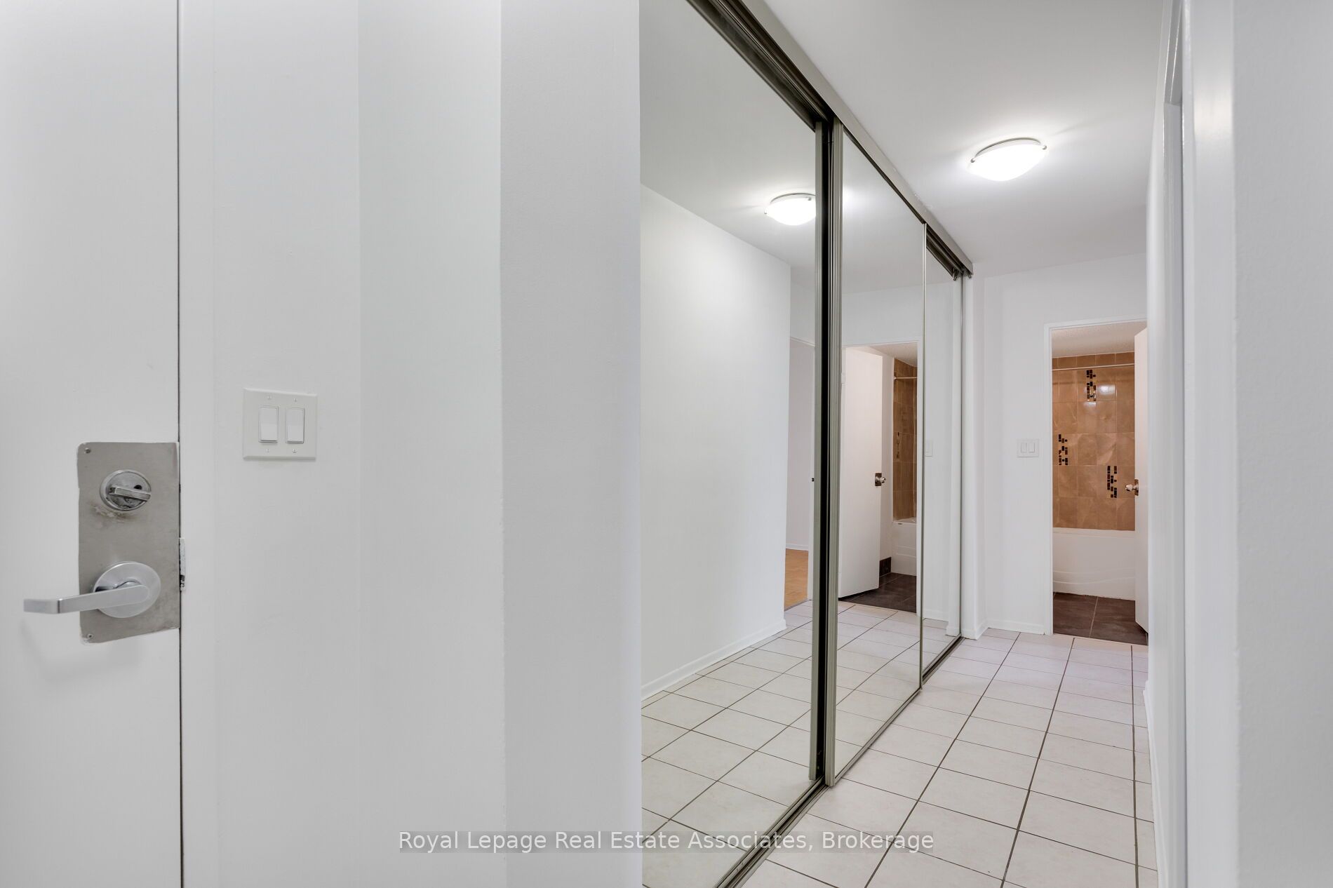 5 Massey Square 1710 Property Photo 19