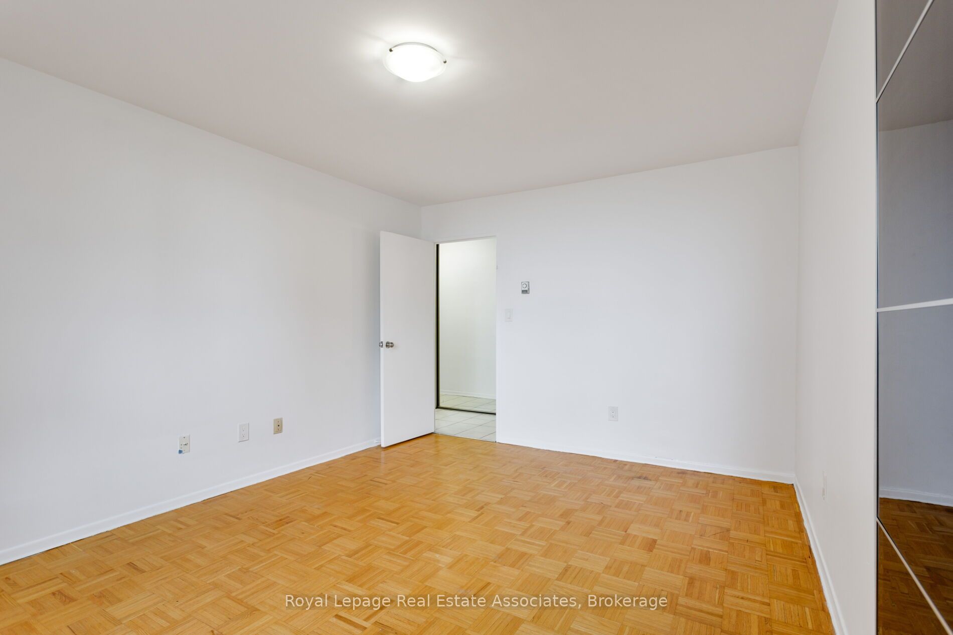 5 Massey Square 1710 Property Photo 25