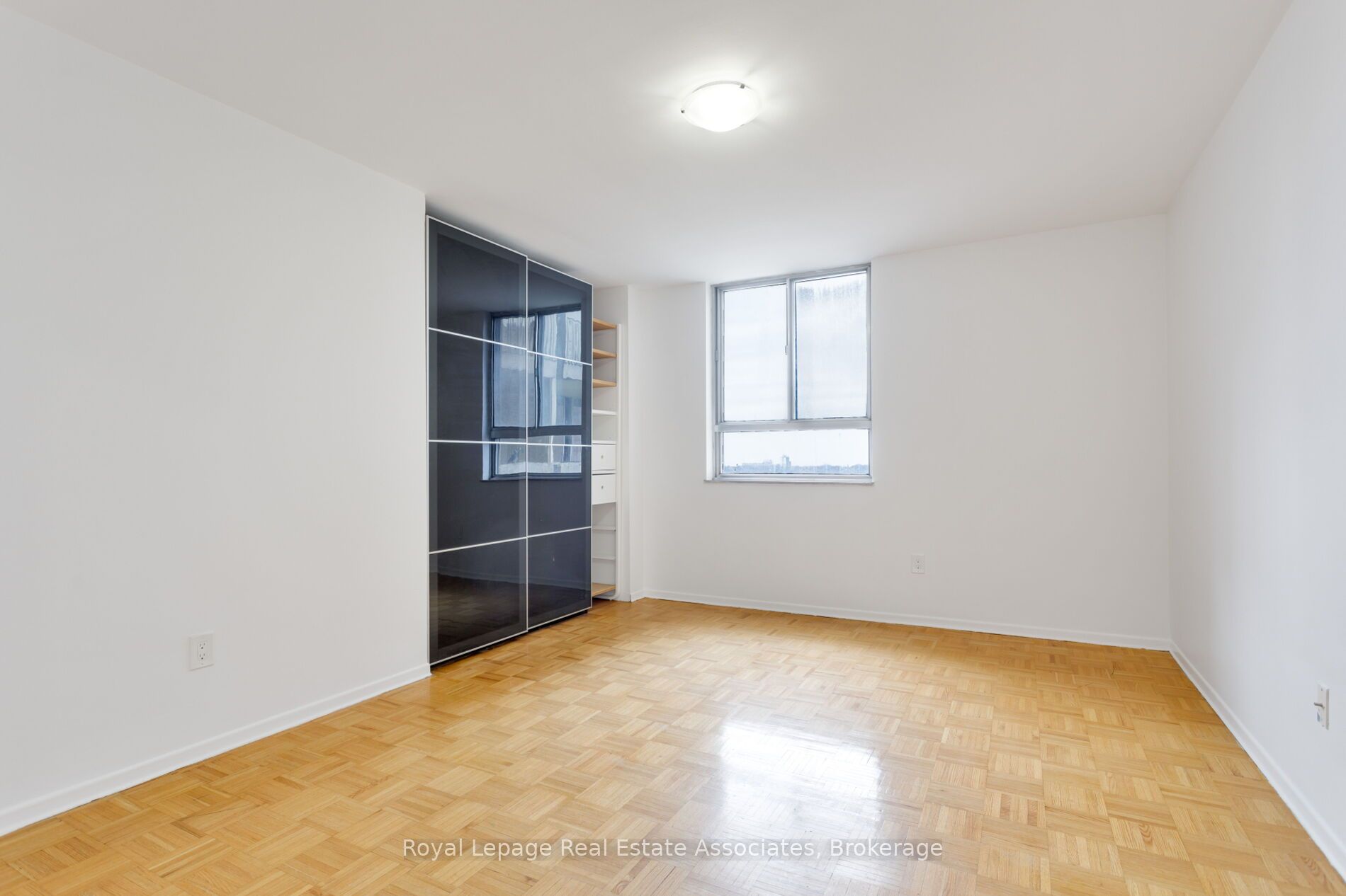 5 Massey Square 1710 Property Photo 26