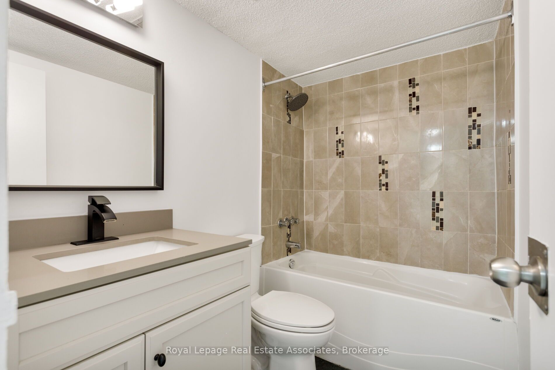 5 Massey Square 1710 Property Photo 27