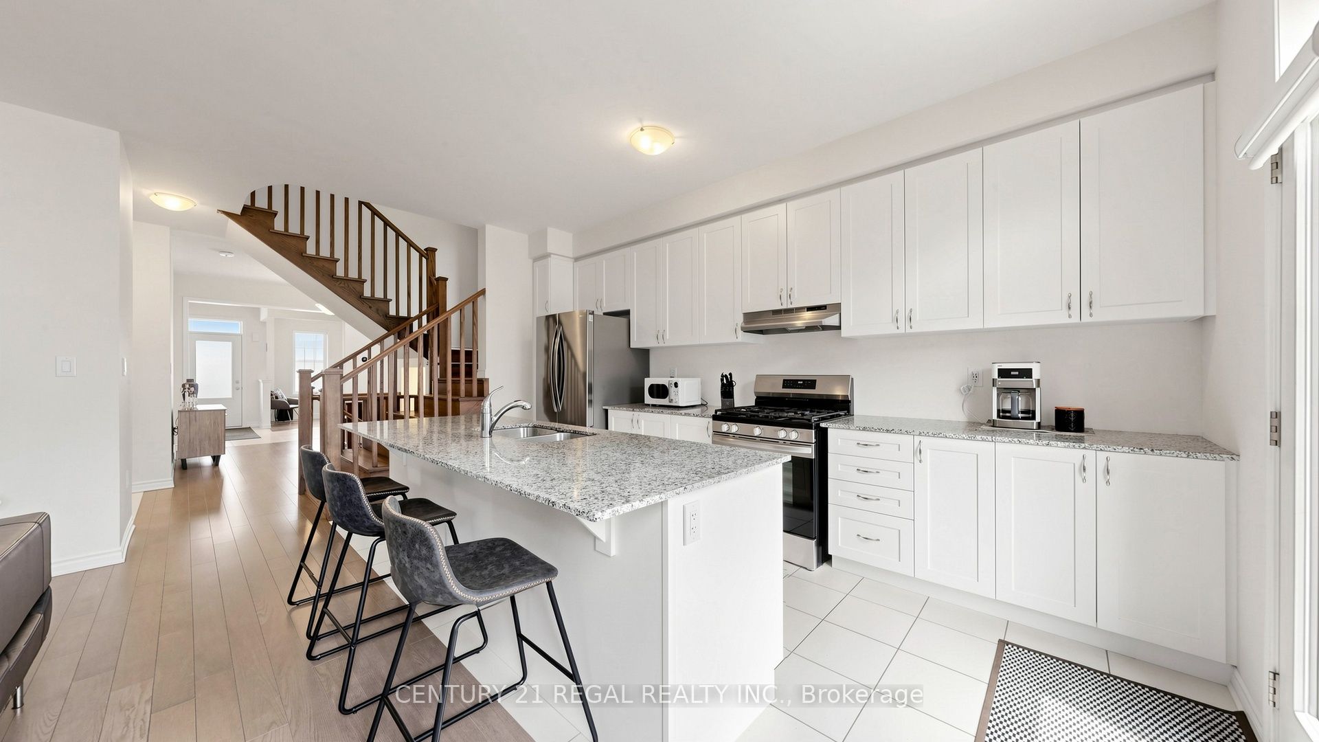 1403 Longspur Trail Property Photo 7