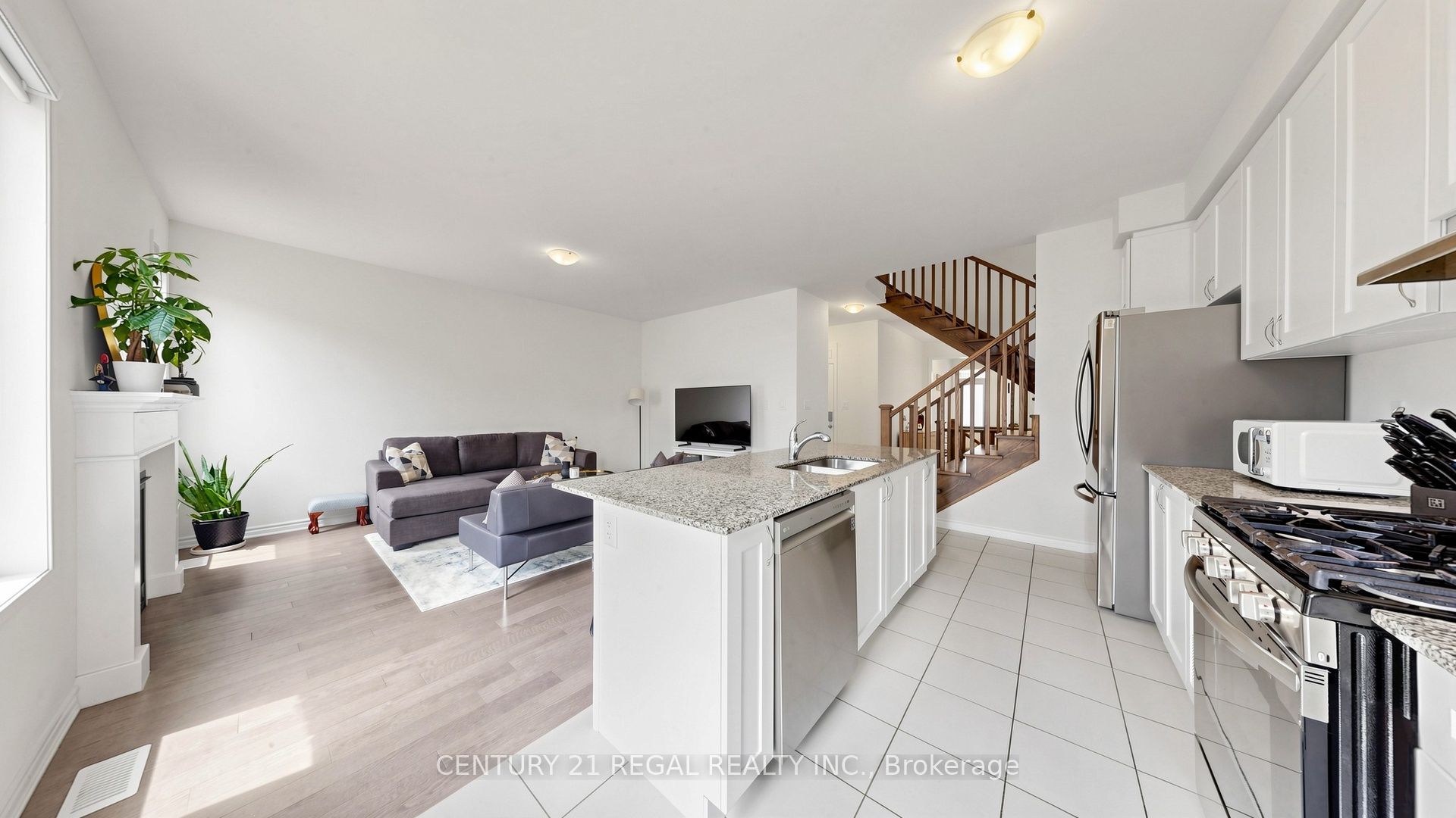 1403 Longspur Trail Property Photo 8