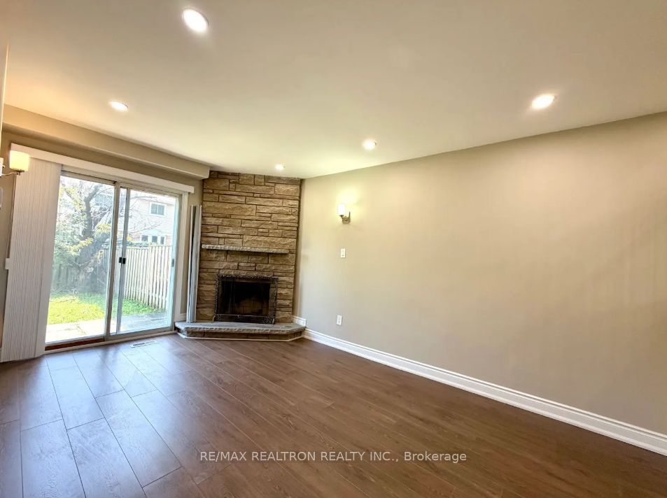 122 Copperwood Square Property Photo 2