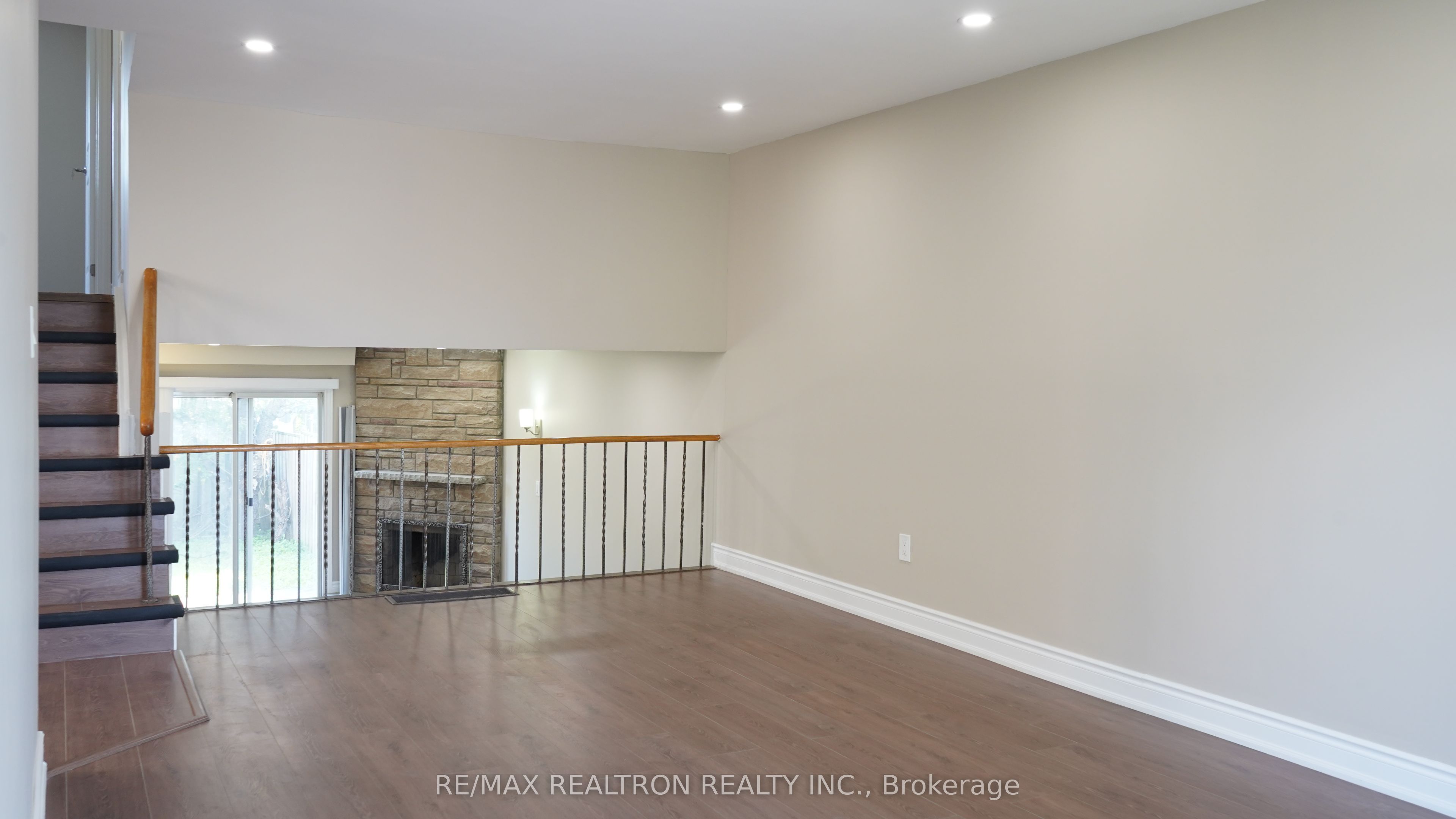 122 Copperwood Square Property Photo 3