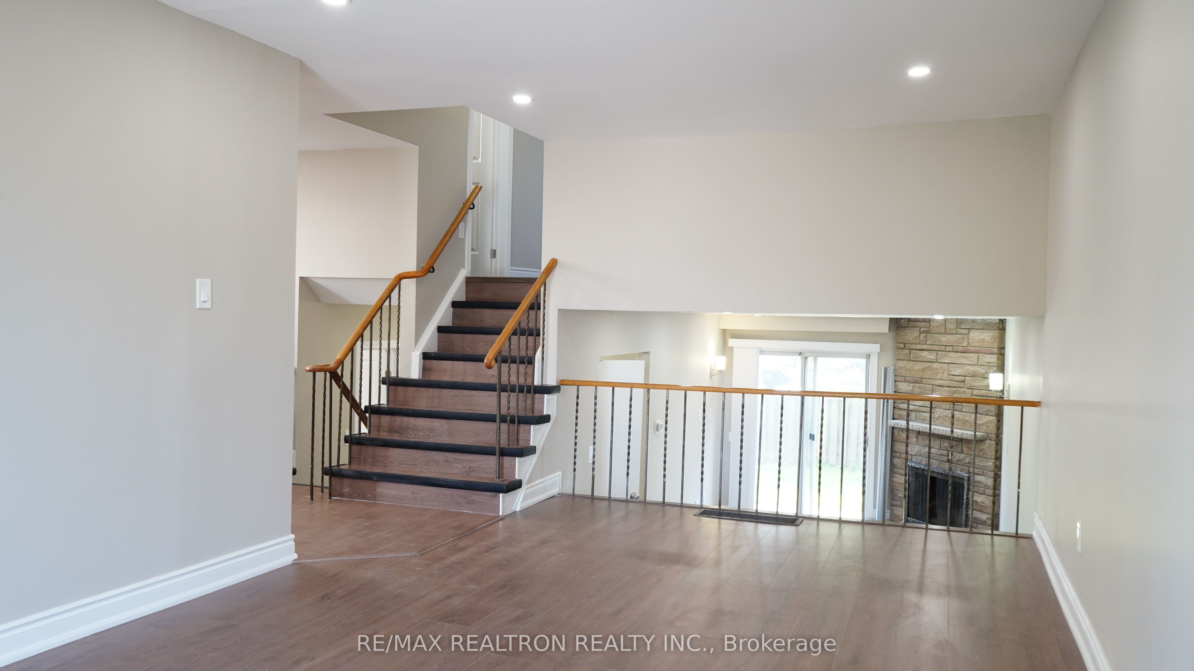 122 Copperwood Square Property Photo 4