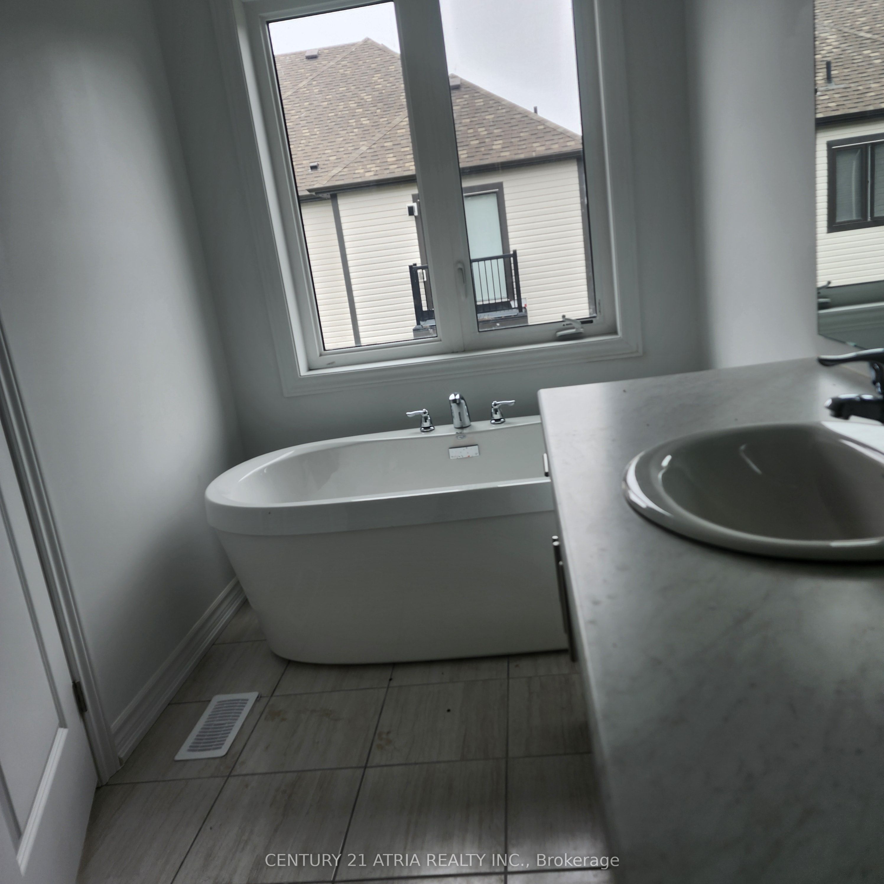 791 Chinook Path Property Photo 12