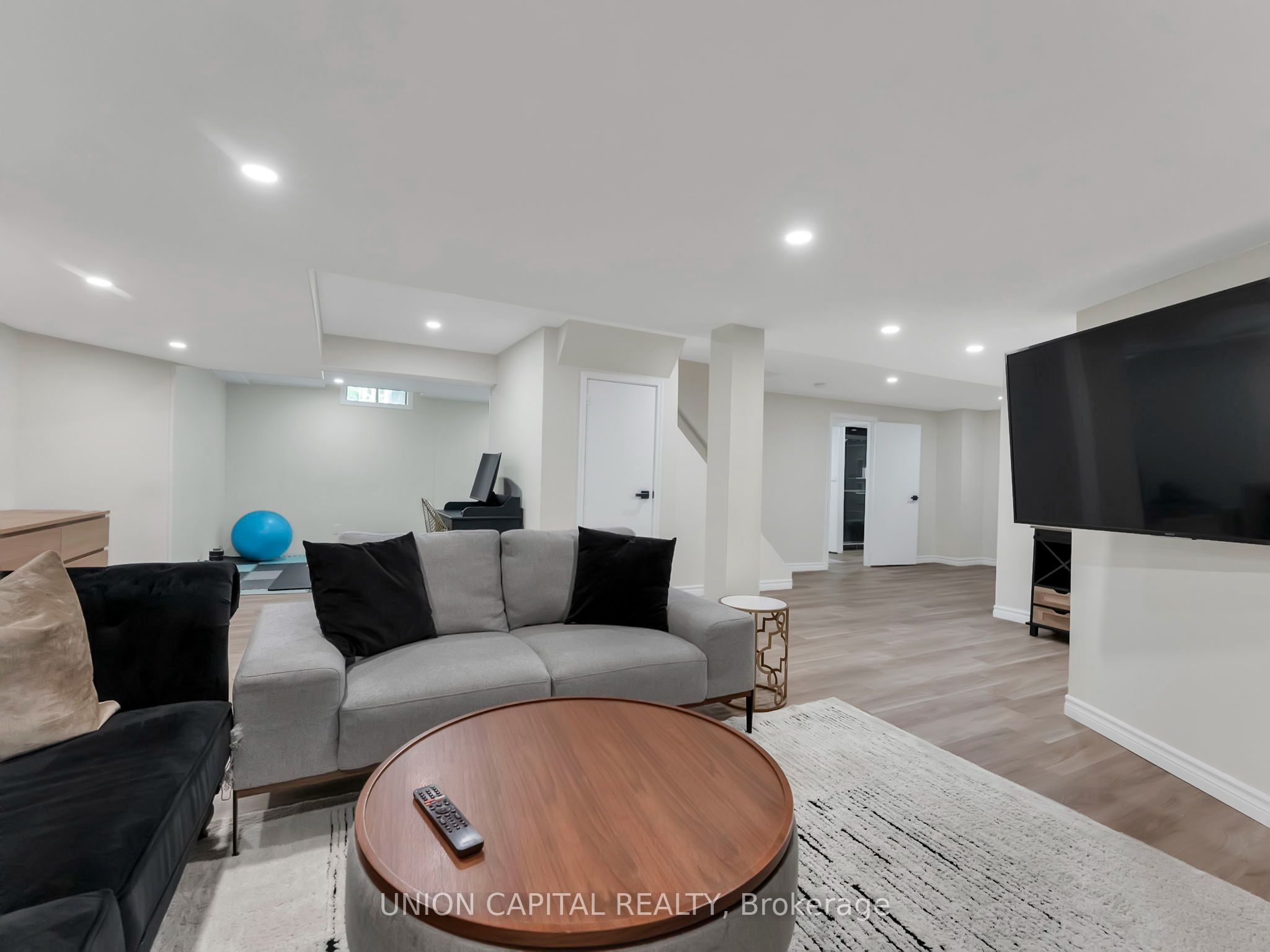 772 Pebble Court Property Photo 33