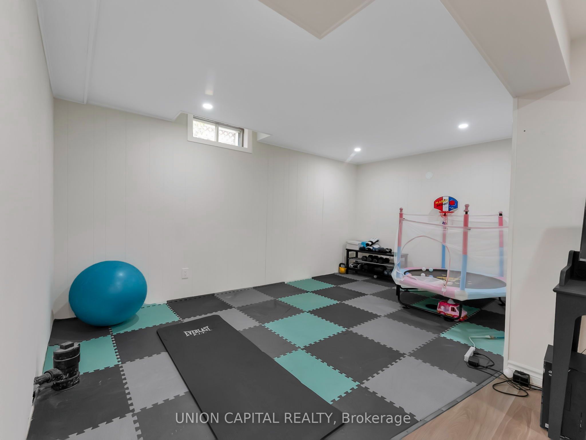 772 Pebble Court Property Photo 34