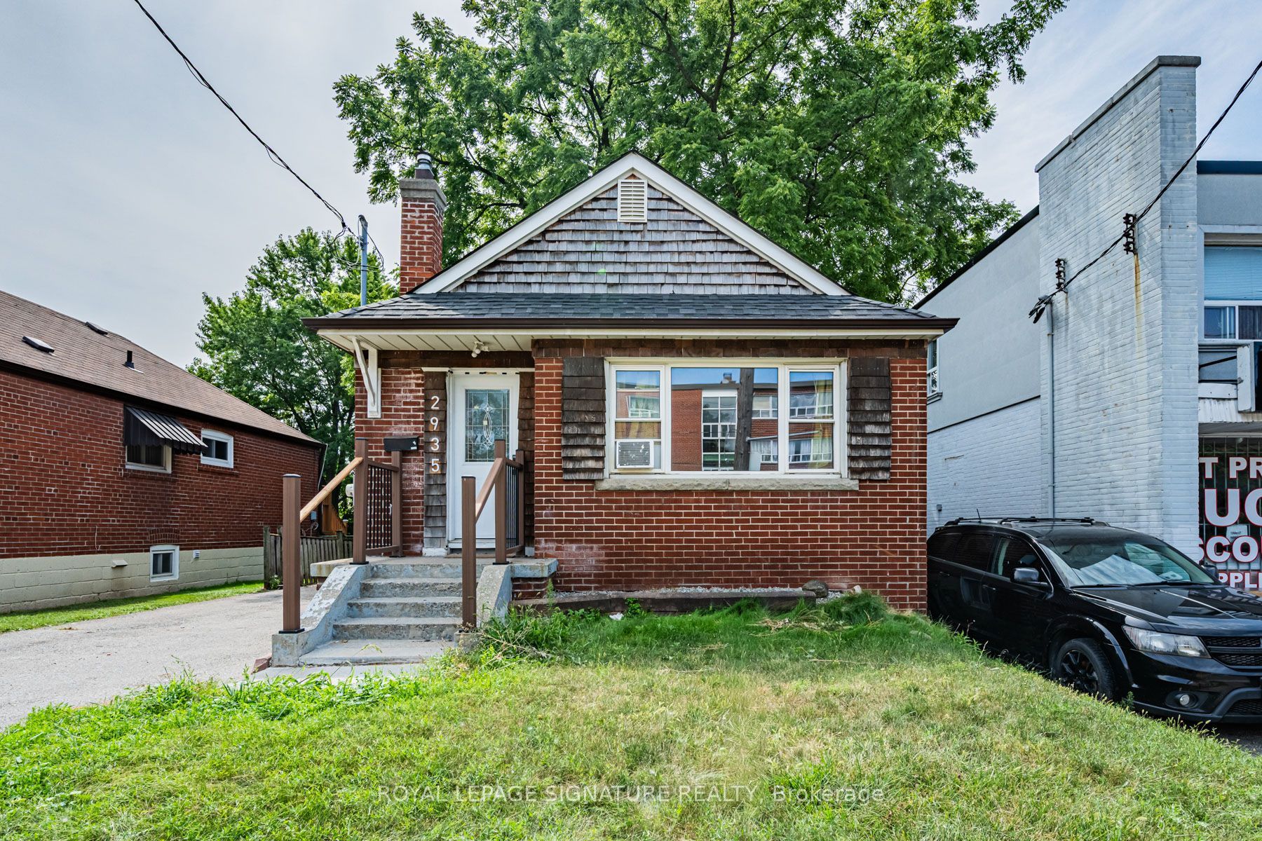 2935 St Clair Avenue E Property Photo 1
