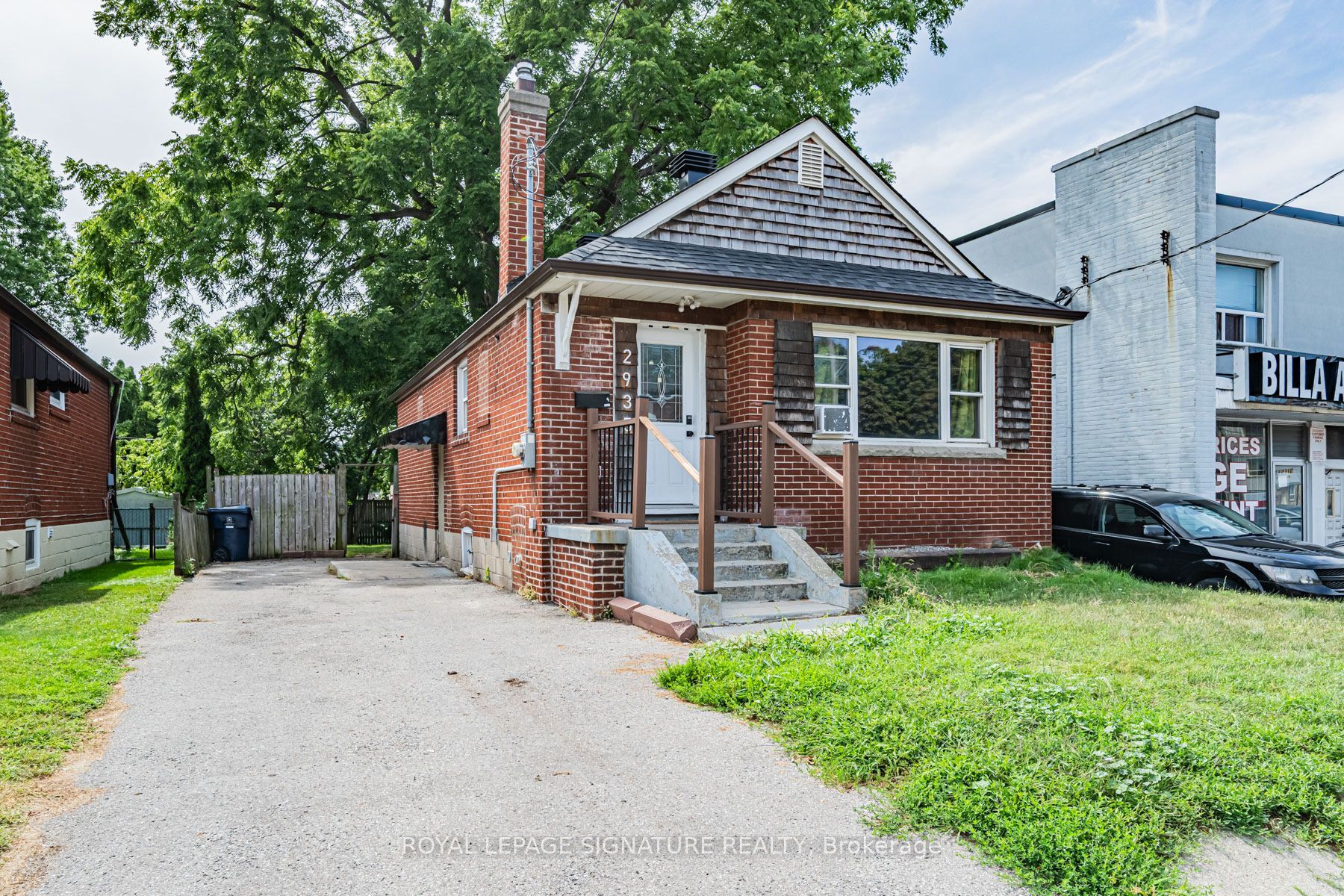 2935 St Clair Avenue E Property Photo 2