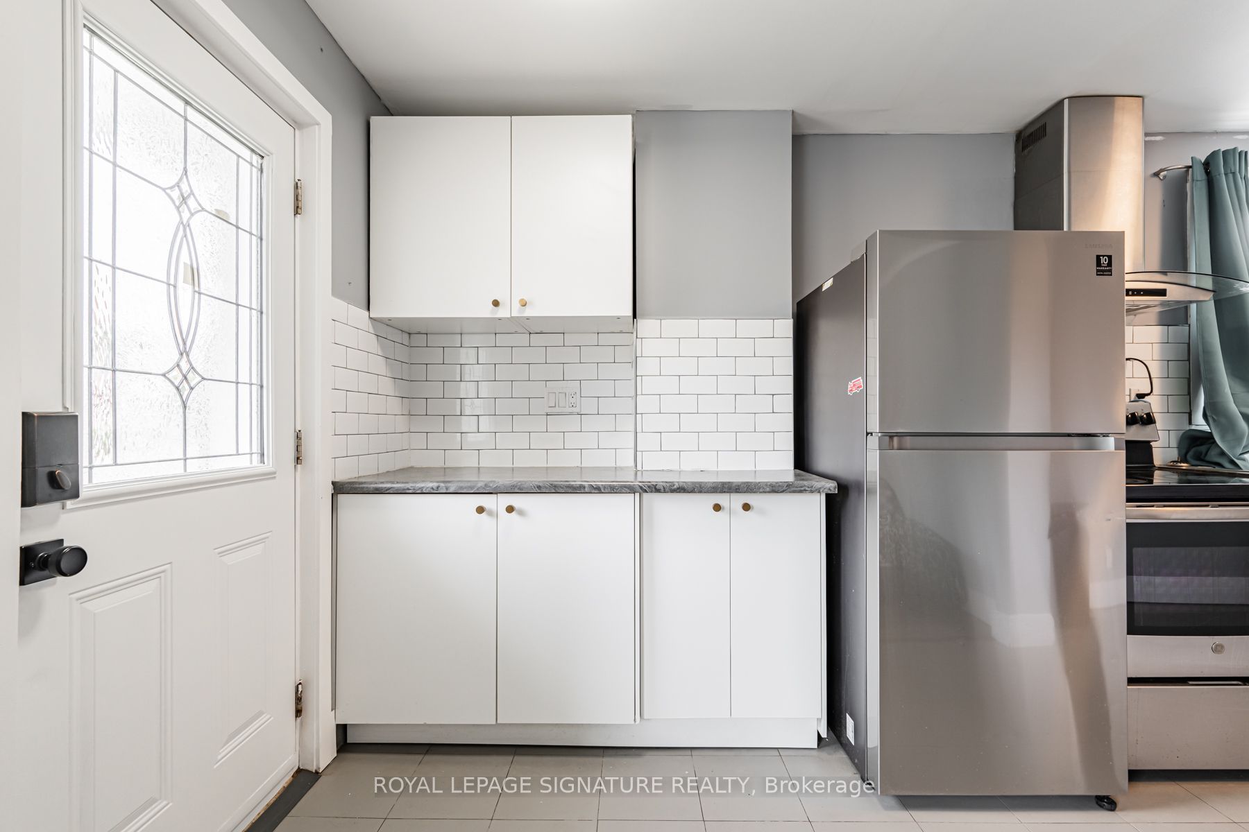 2935 St Clair Avenue E Property Photo 4