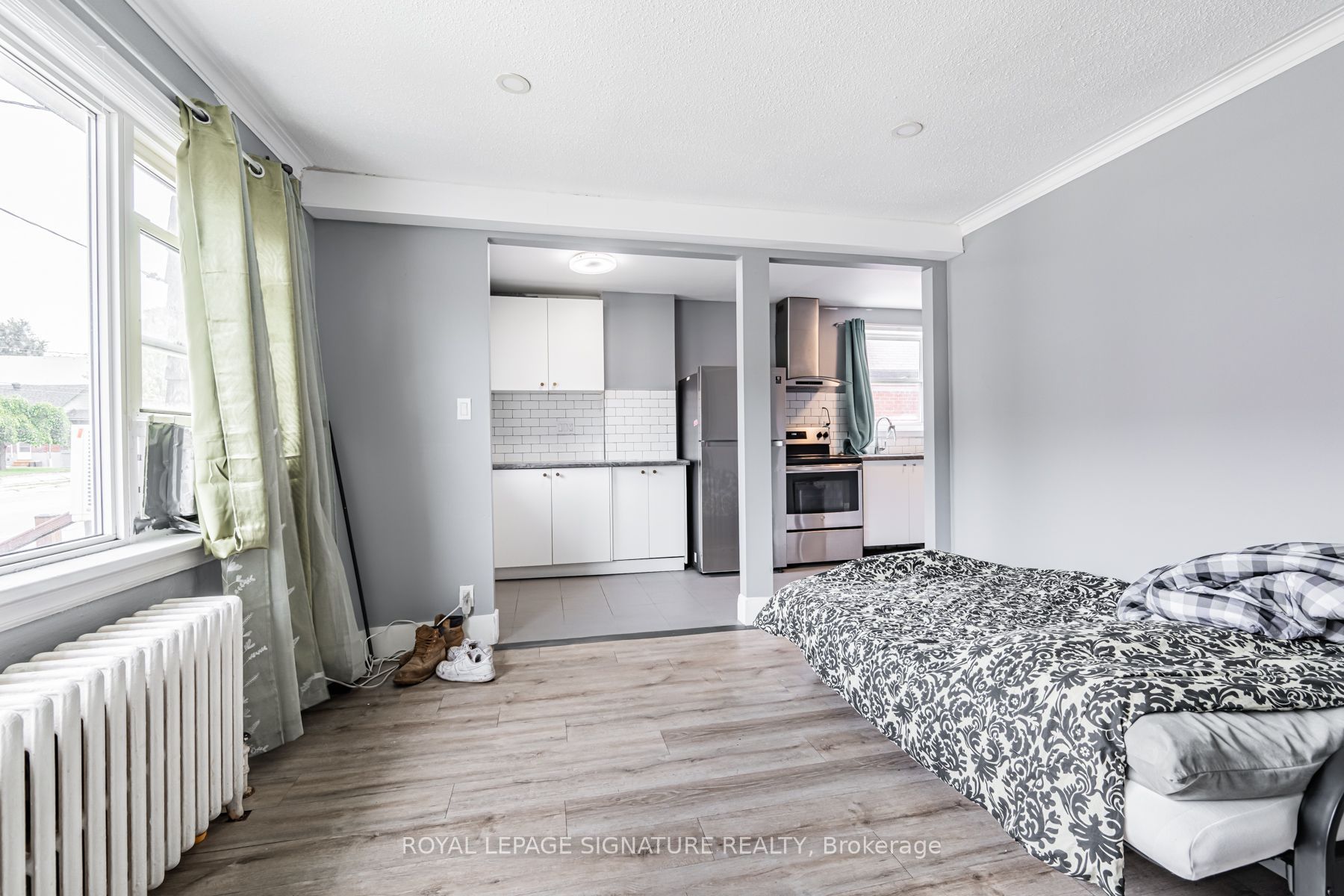 2935 St Clair Avenue E Property Photo 6