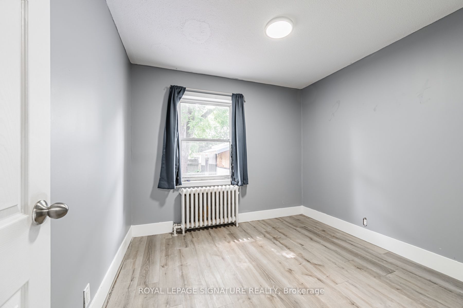 2935 St Clair Avenue E Property Photo 11