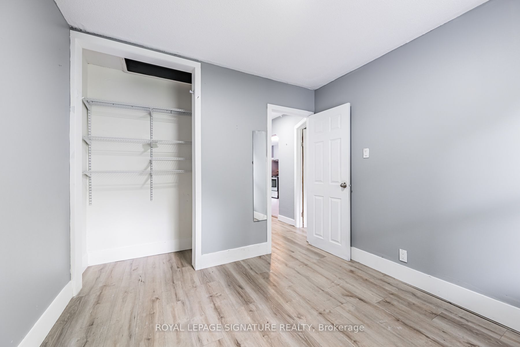 2935 St Clair Avenue E Property Photo 12
