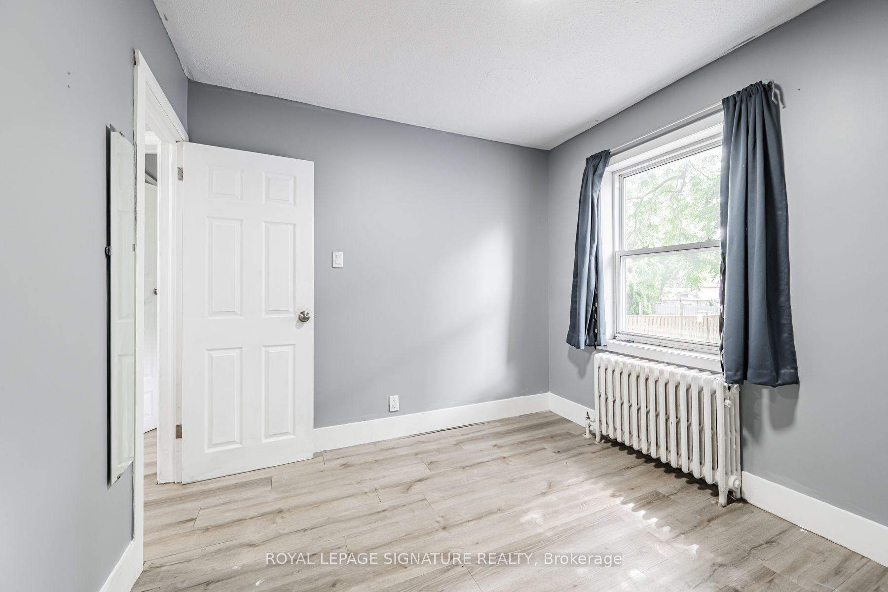 2935 St Clair Avenue E Property Photo 13
