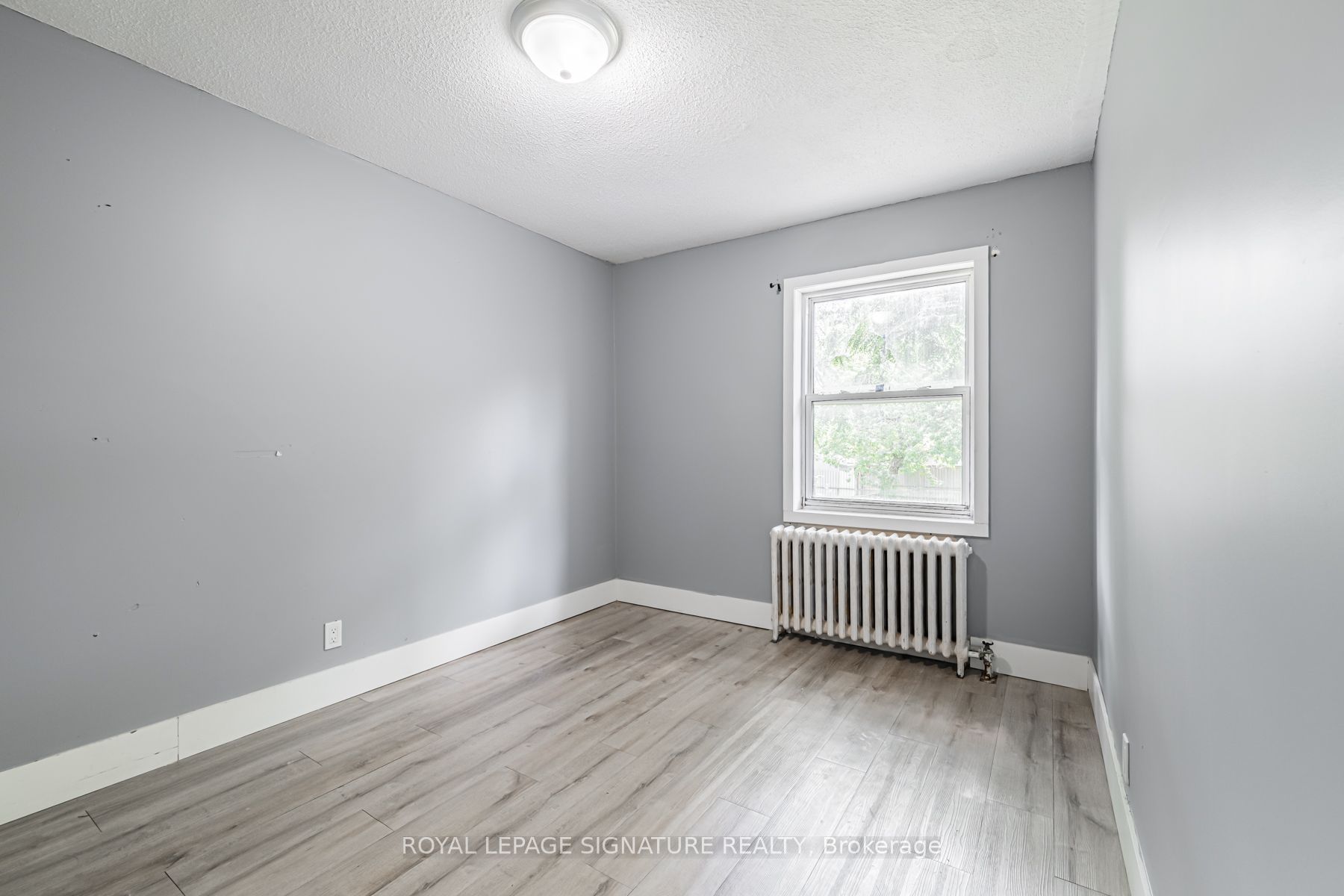 2935 St Clair Avenue E Property Photo 14