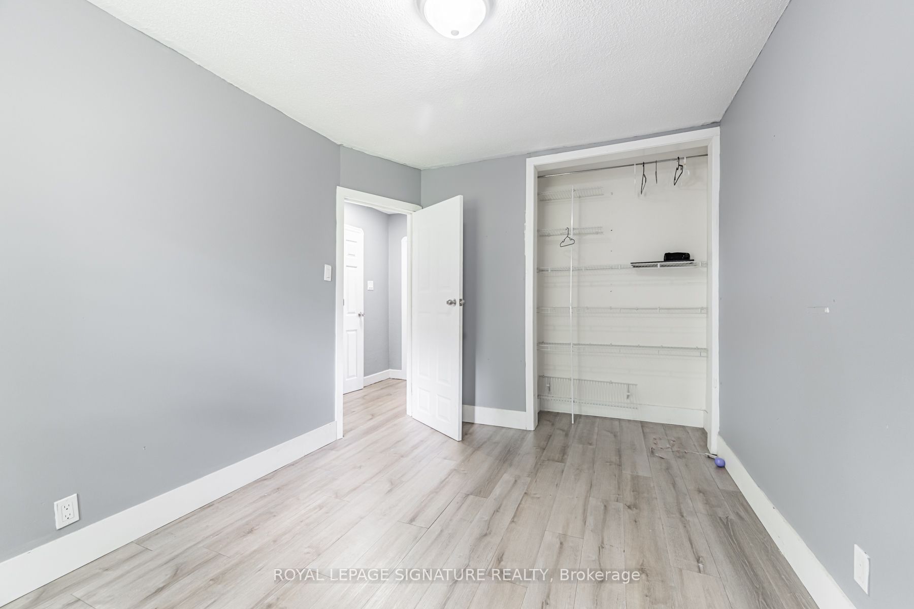 2935 St Clair Avenue E Property Photo 15