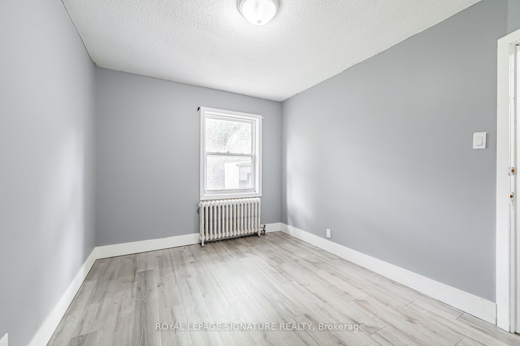 2935 St Clair Avenue E Property Photo 16