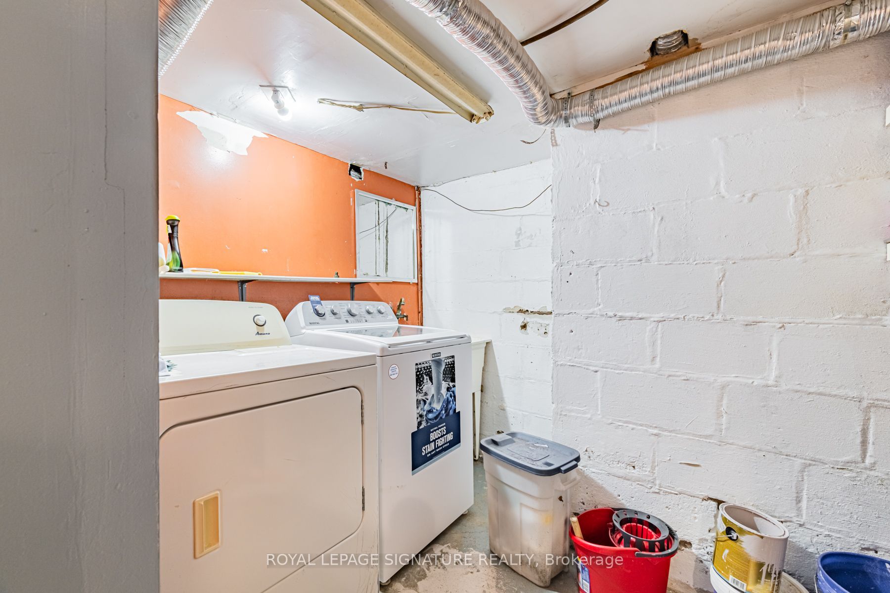 2935 St Clair Avenue E Property Photo 18