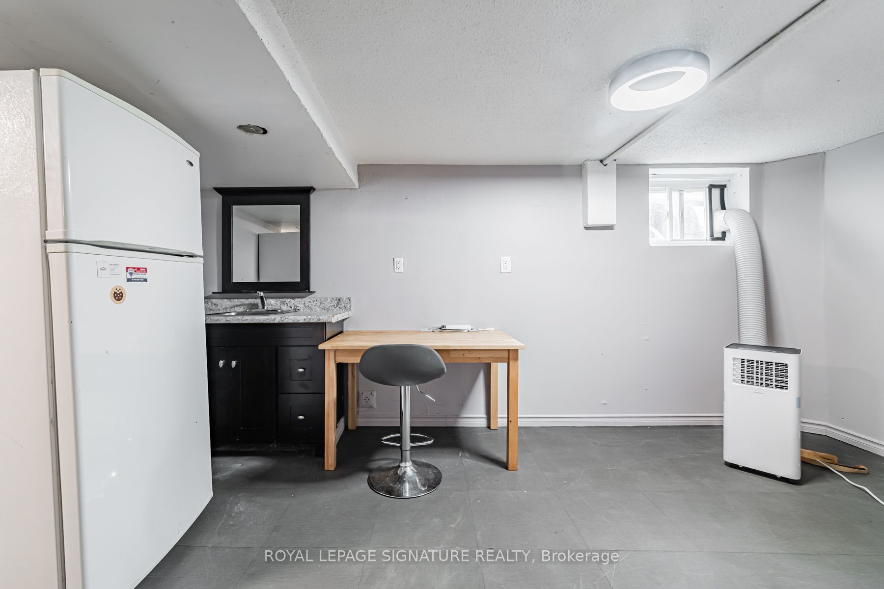 2935 St Clair Avenue E Property Photo 21