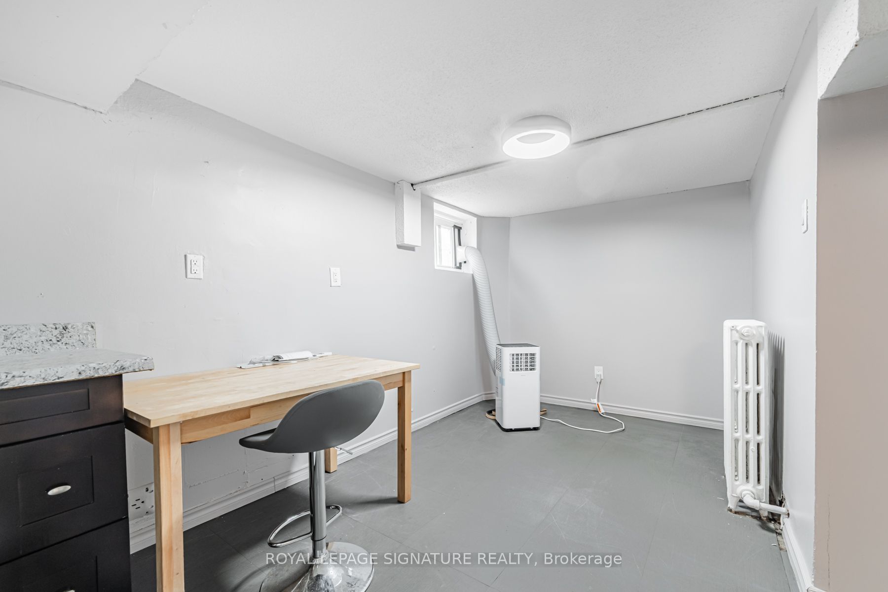 2935 St Clair Avenue E Property Photo 22