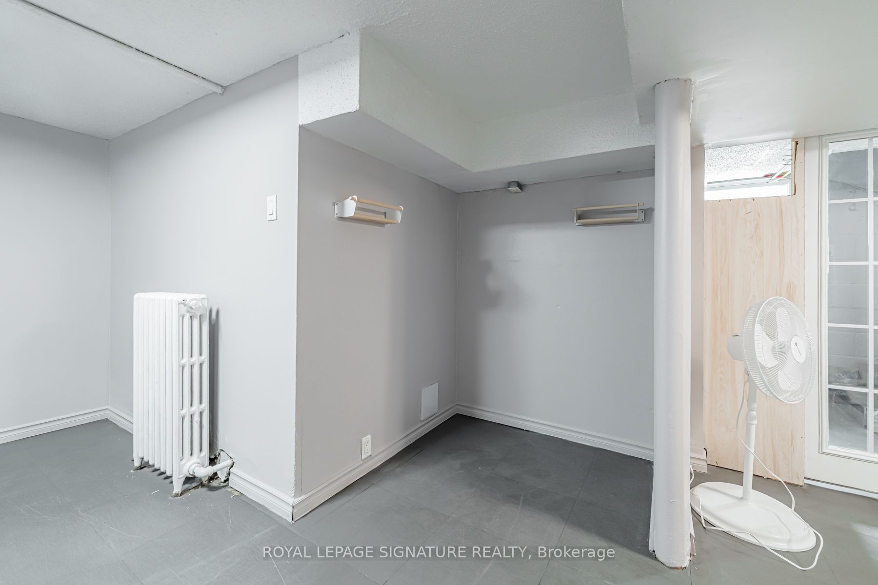 2935 St Clair Avenue E Property Photo 23