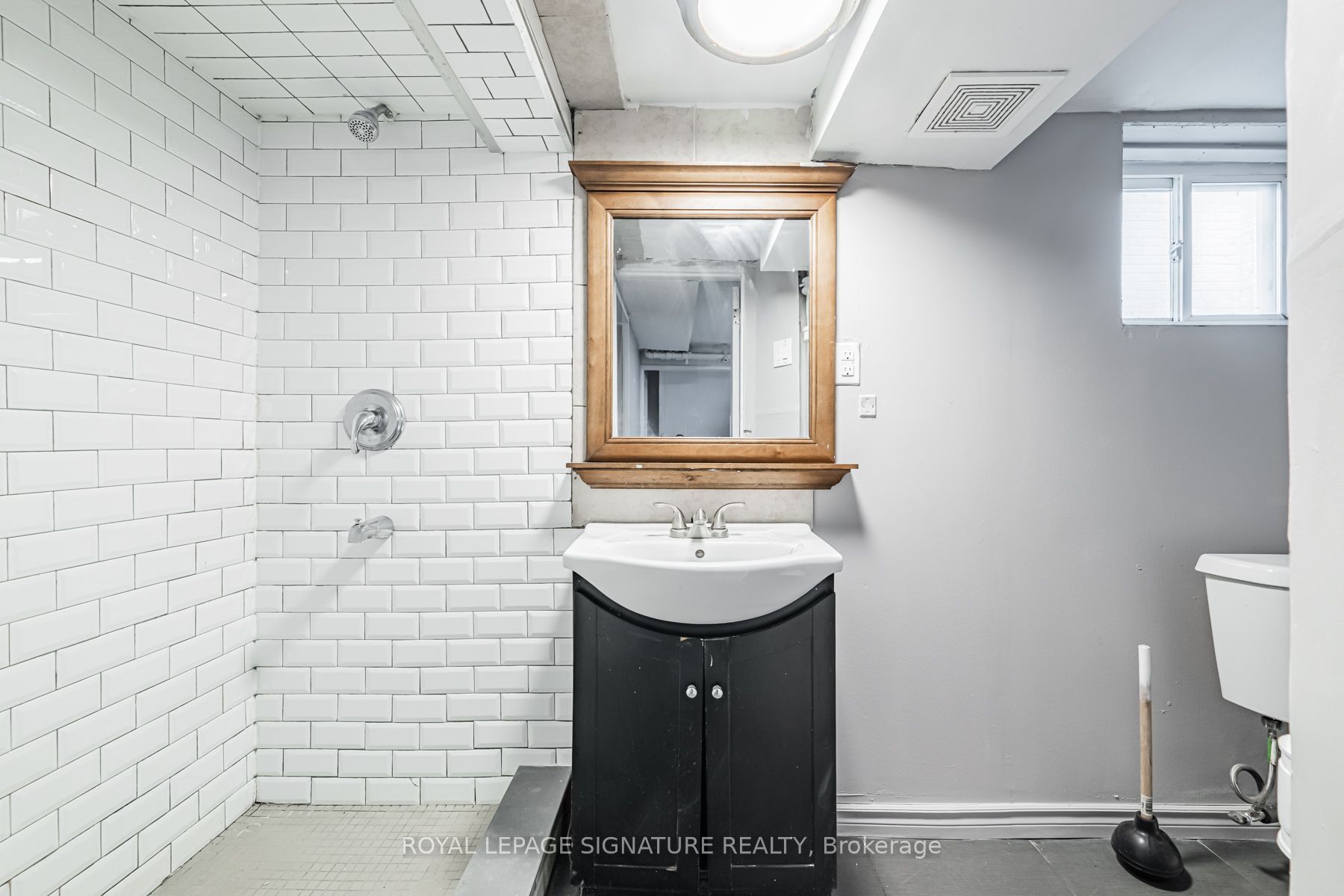 2935 St Clair Avenue E Property Photo 25
