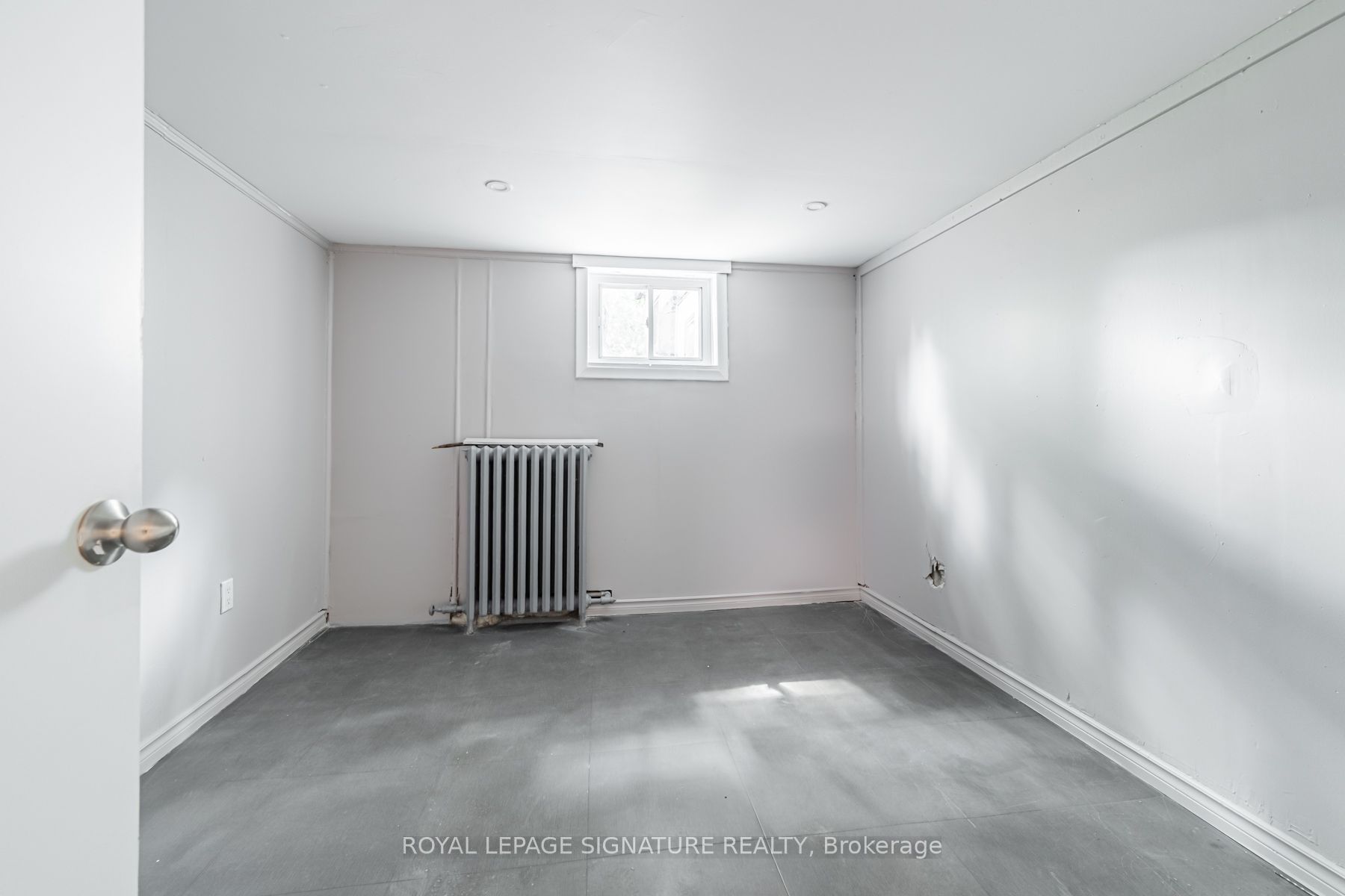 2935 St Clair Avenue E Property Photo 26