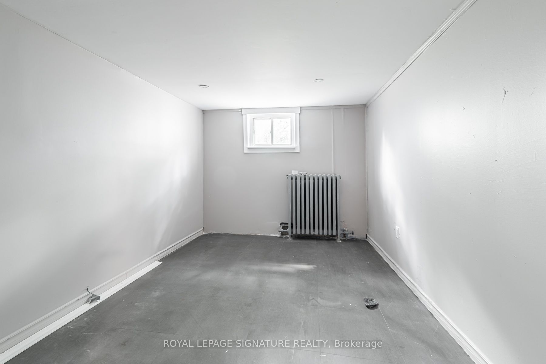 2935 St Clair Avenue E Property Photo 28