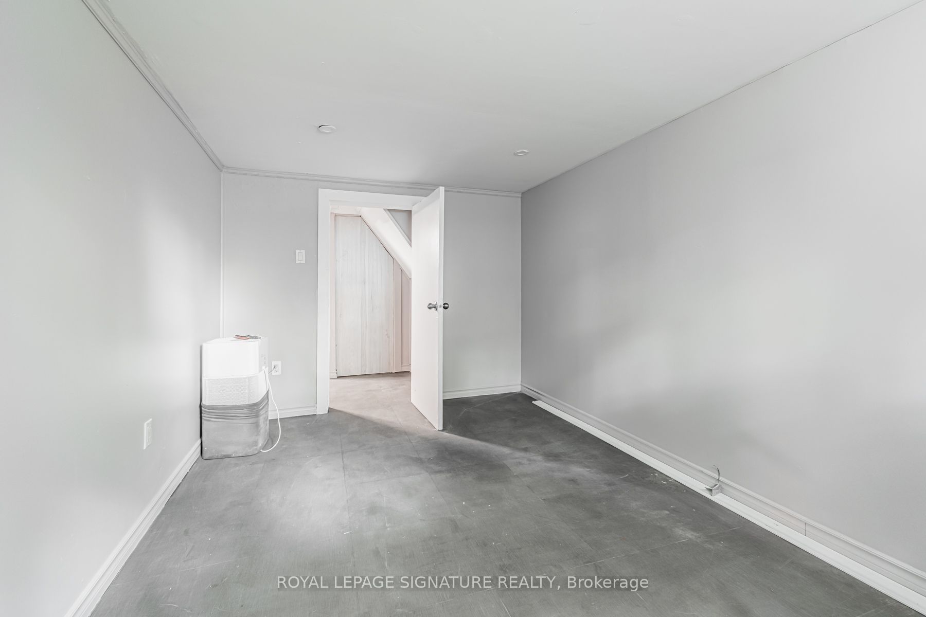 2935 St Clair Avenue E Property Photo 29