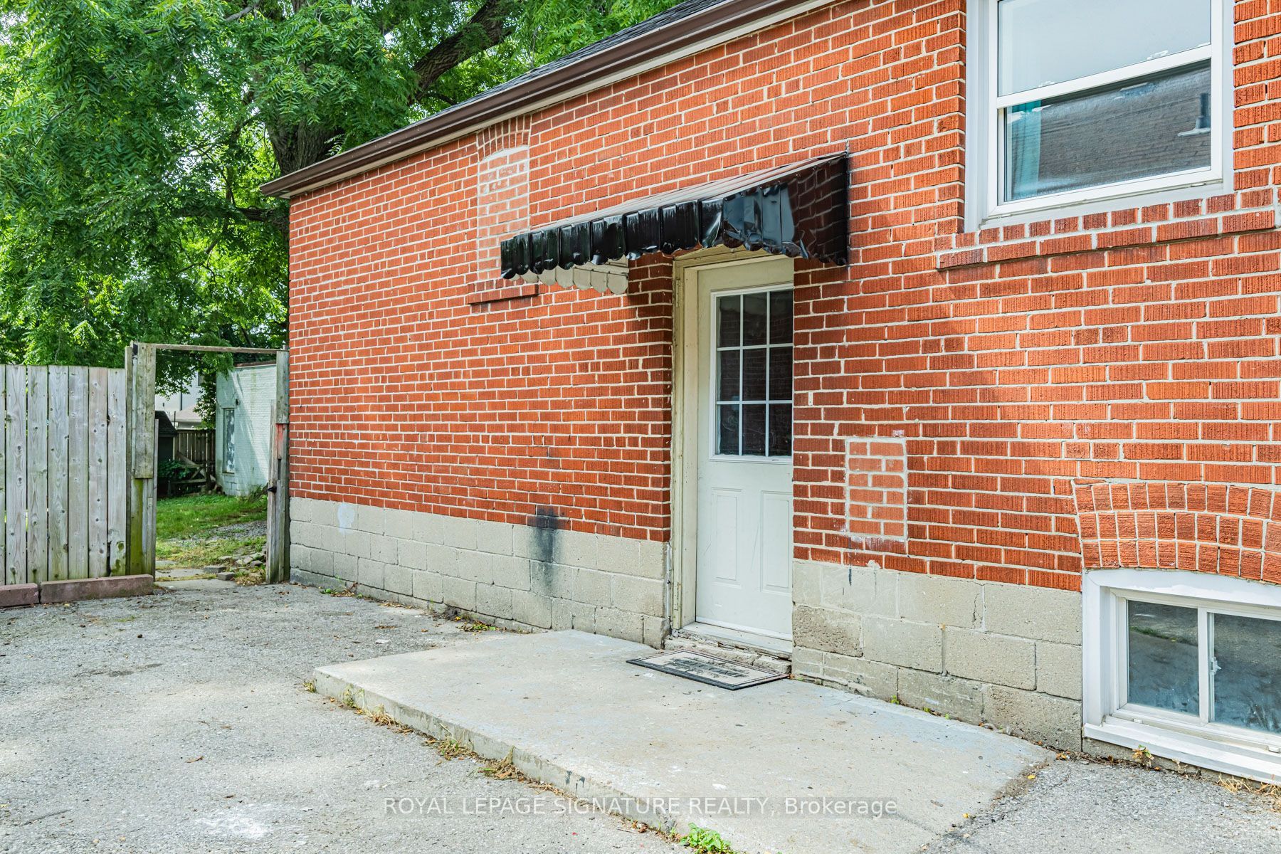 2935 St Clair Avenue E Property Photo 30