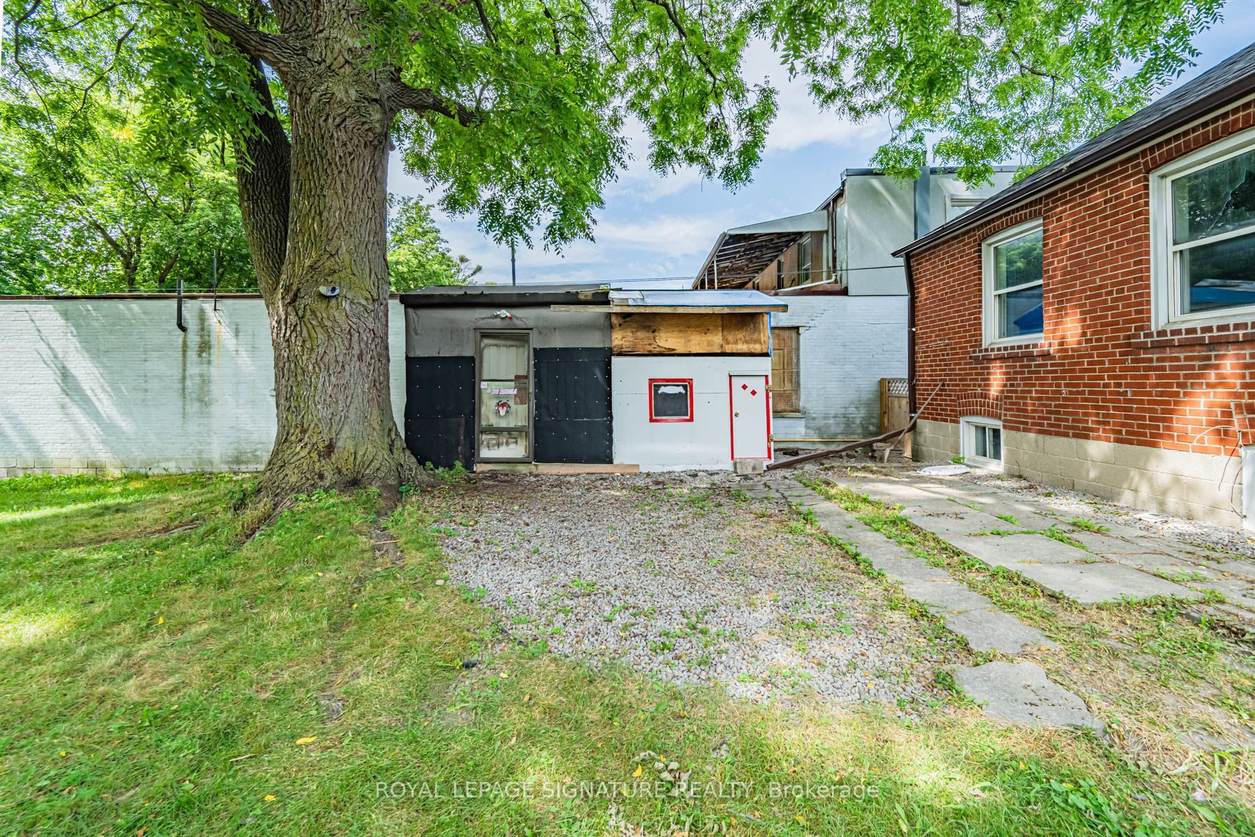2935 St Clair Avenue E Property Photo 32