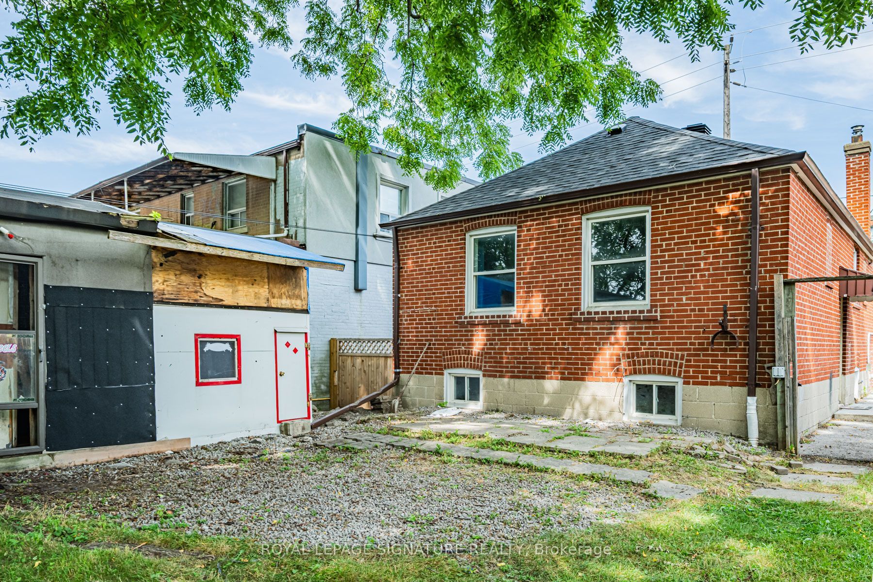 2935 St Clair Avenue E Property Photo 33
