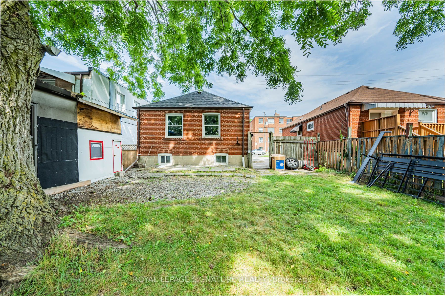 2935 St Clair Avenue E Property Photo 37