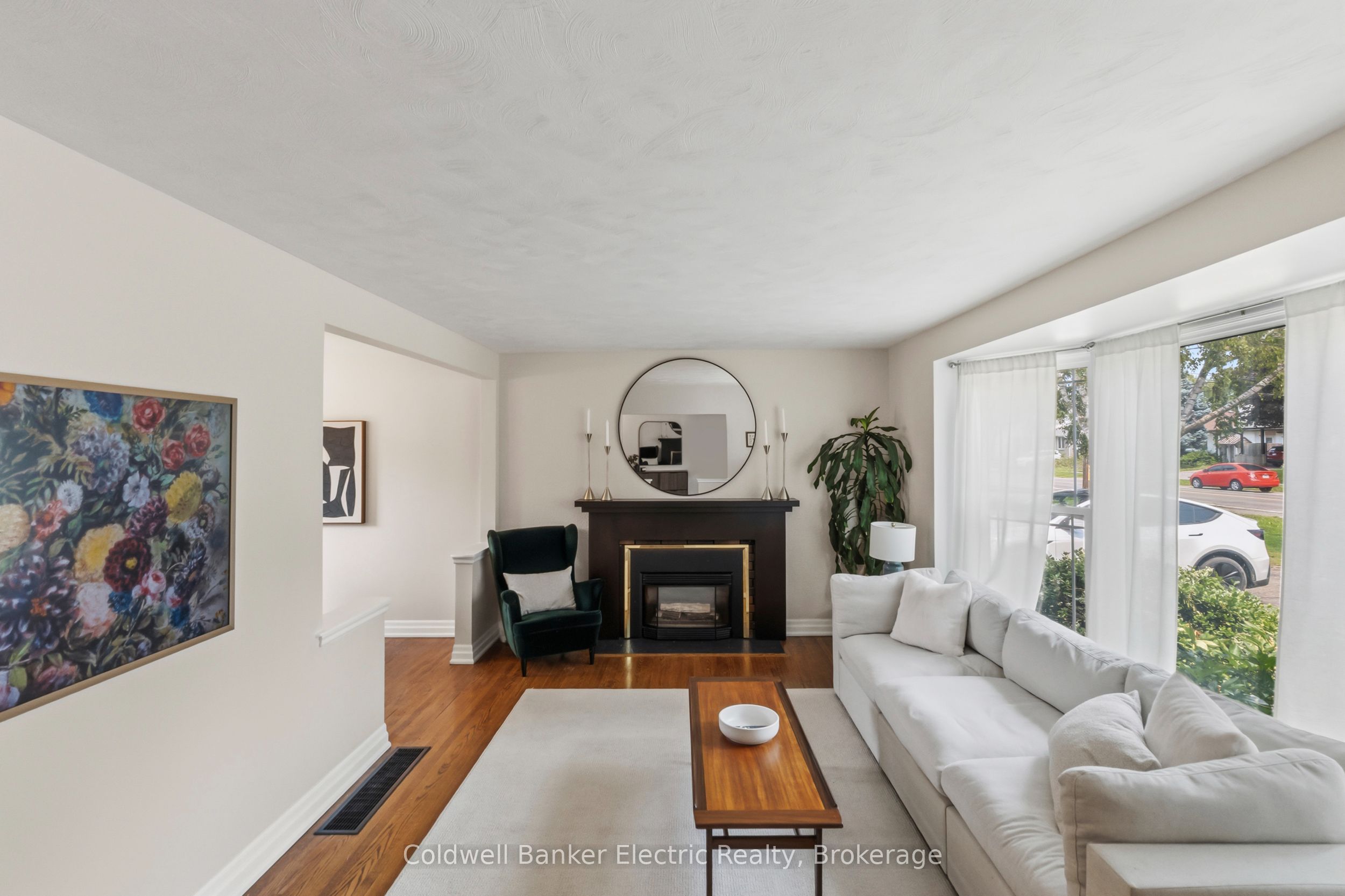 326 Cochrane Street Property Photo 2