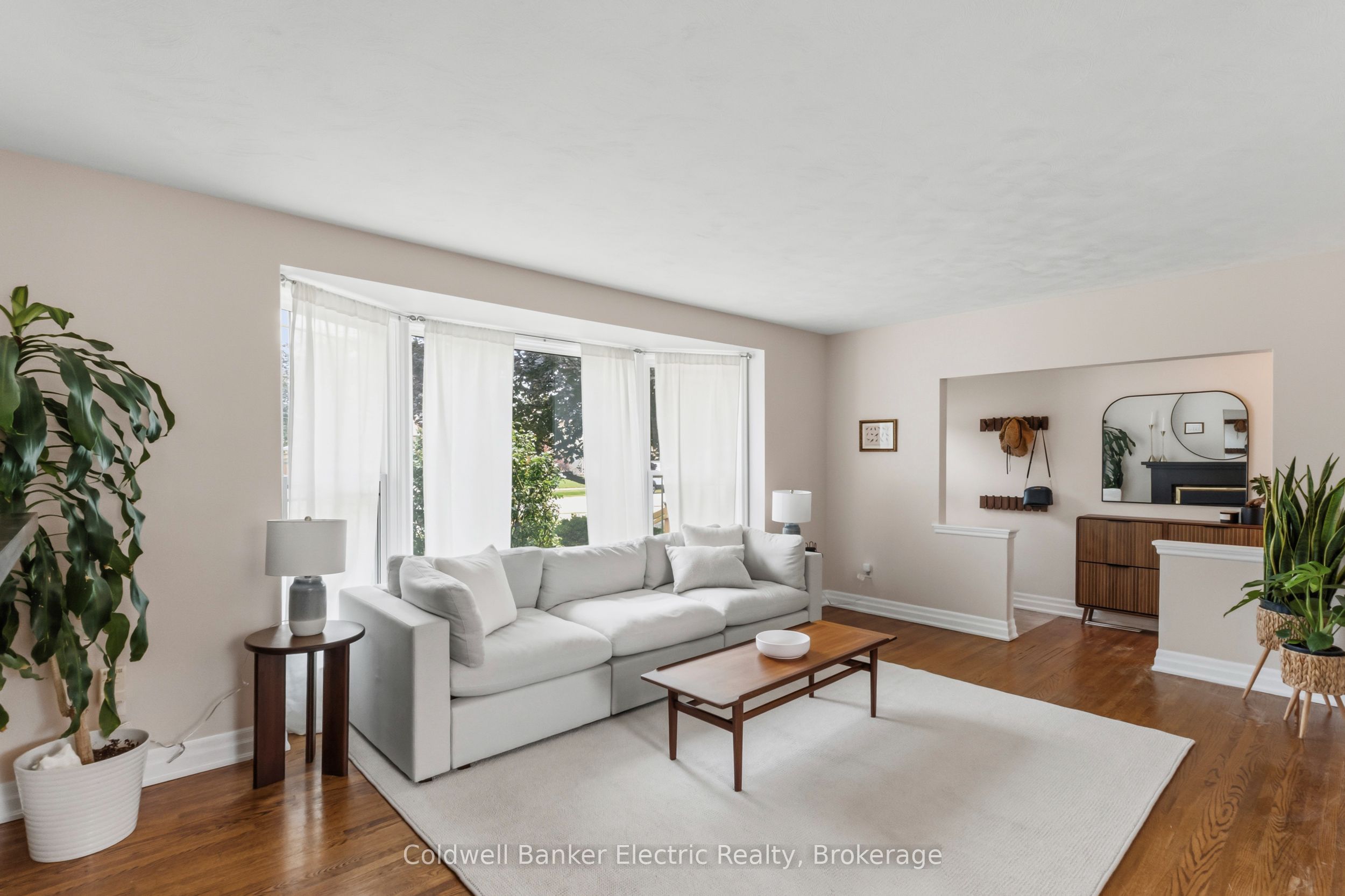 326 Cochrane Street Property Photo 4