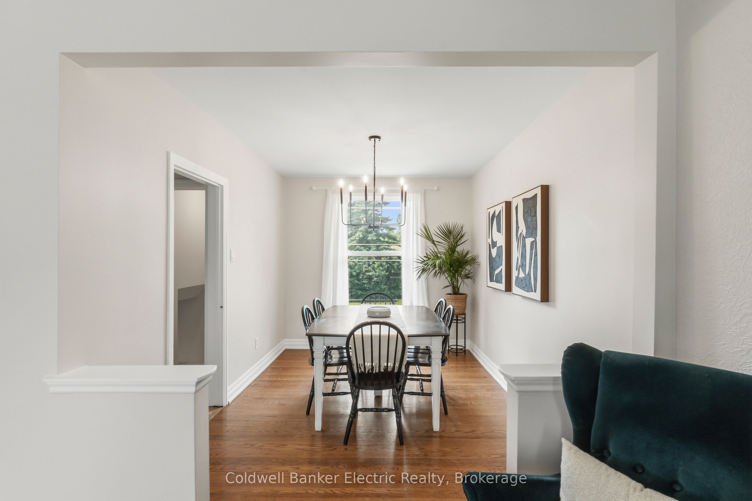 326 Cochrane Street Property Photo 6