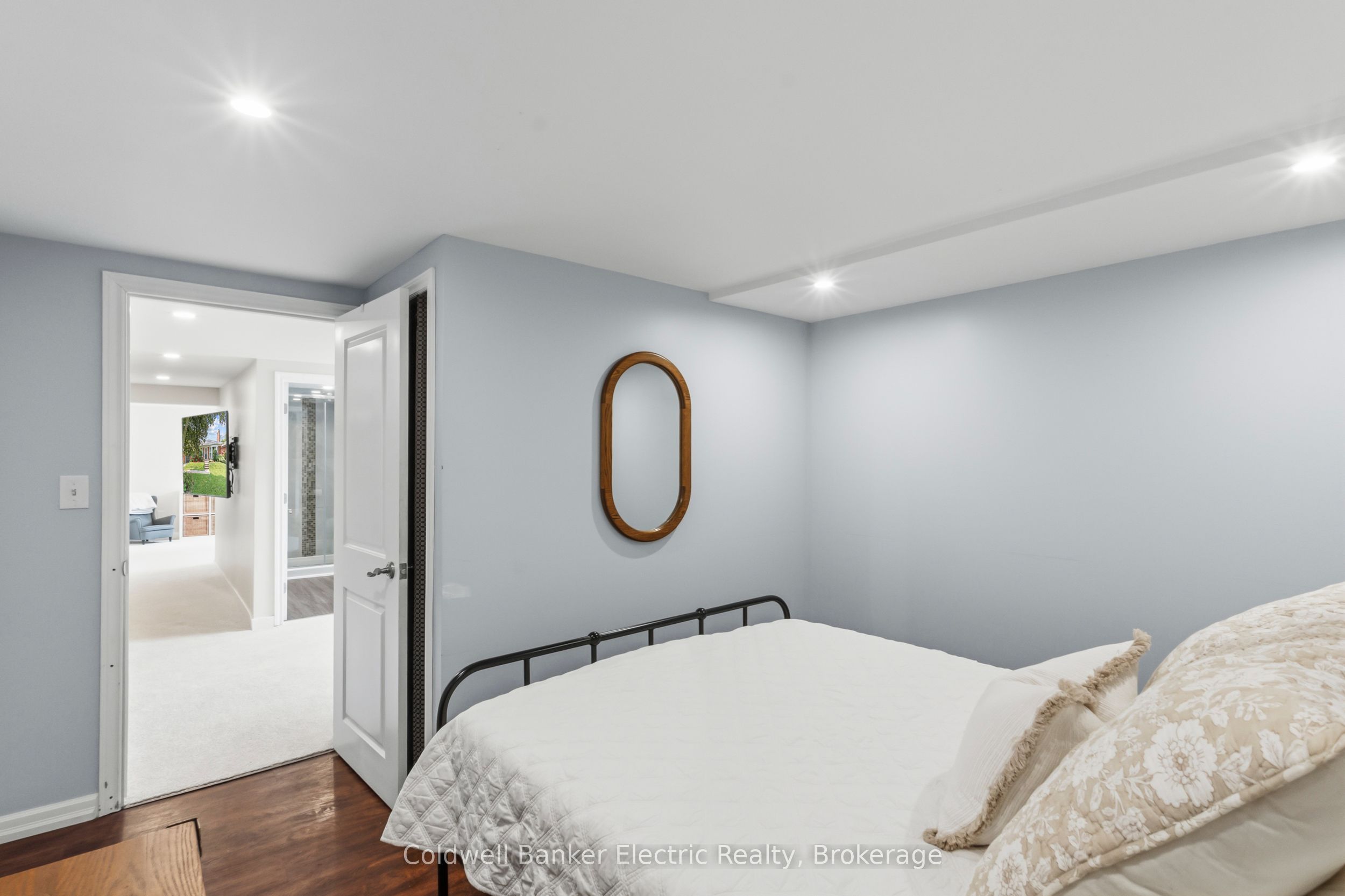 326 Cochrane Street Property Photo 23