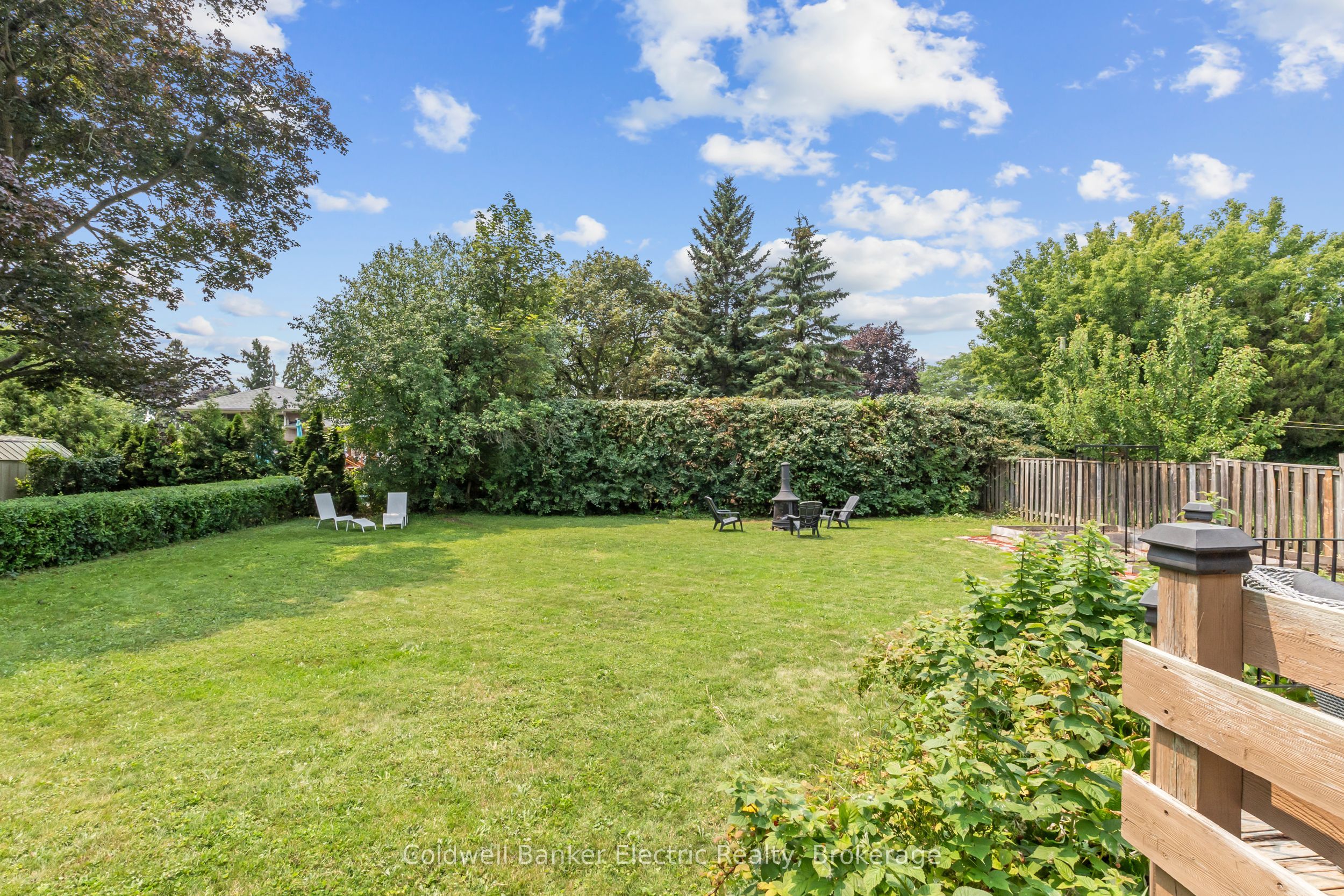 326 Cochrane Street Property Photo 28