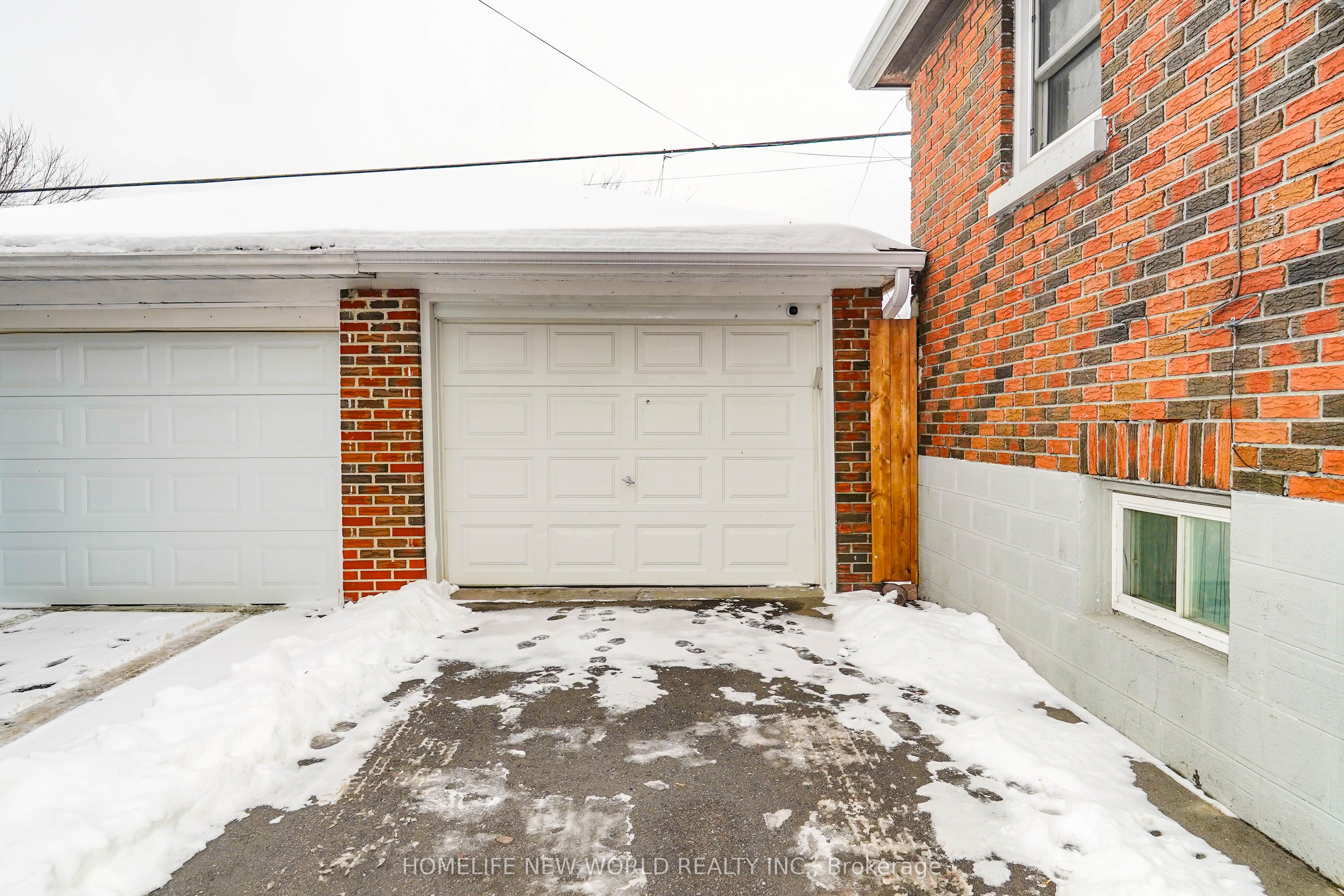 137 Banting Avenue Property Photo 3