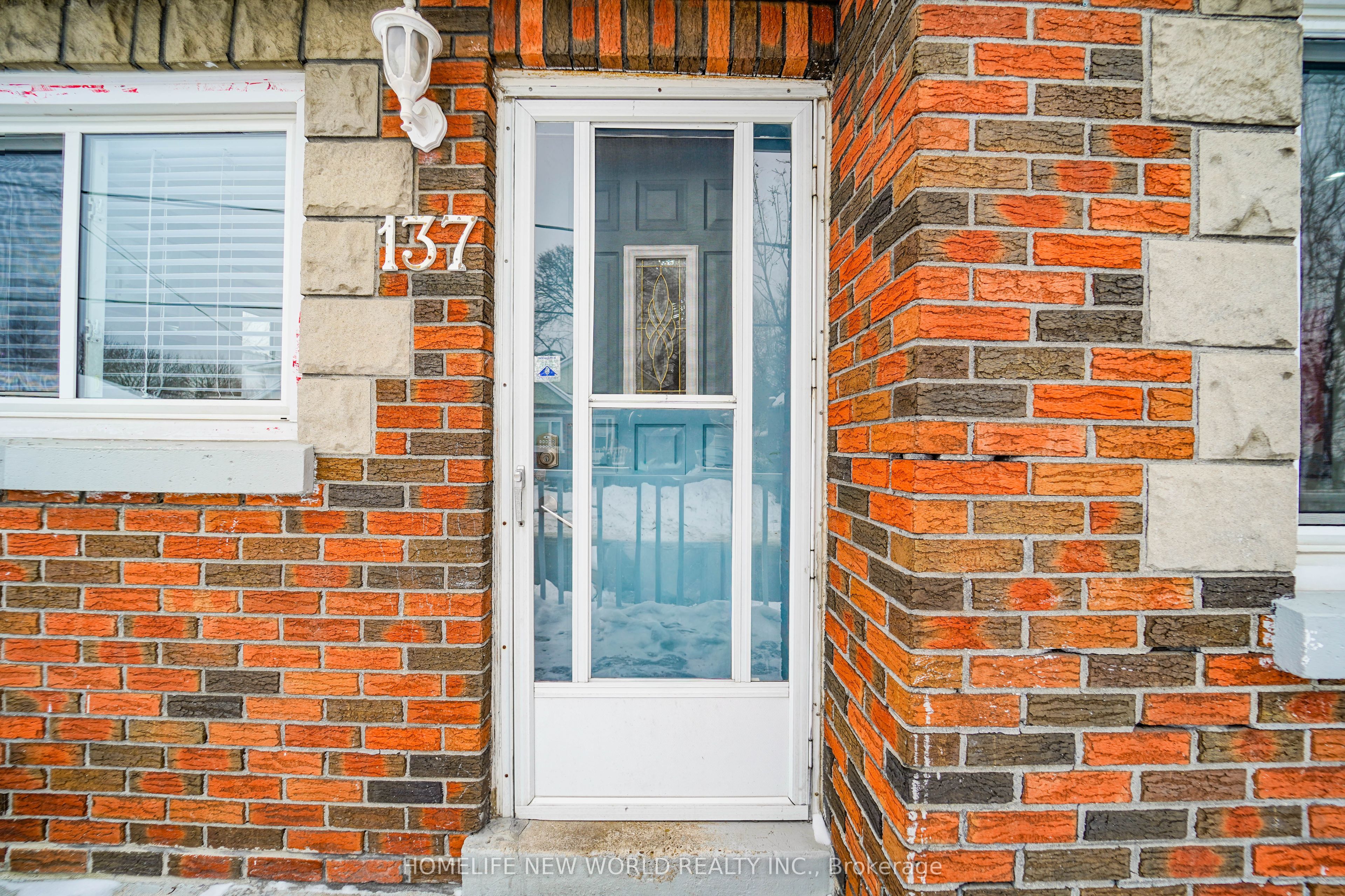 137 Banting Avenue Property Photo 4
