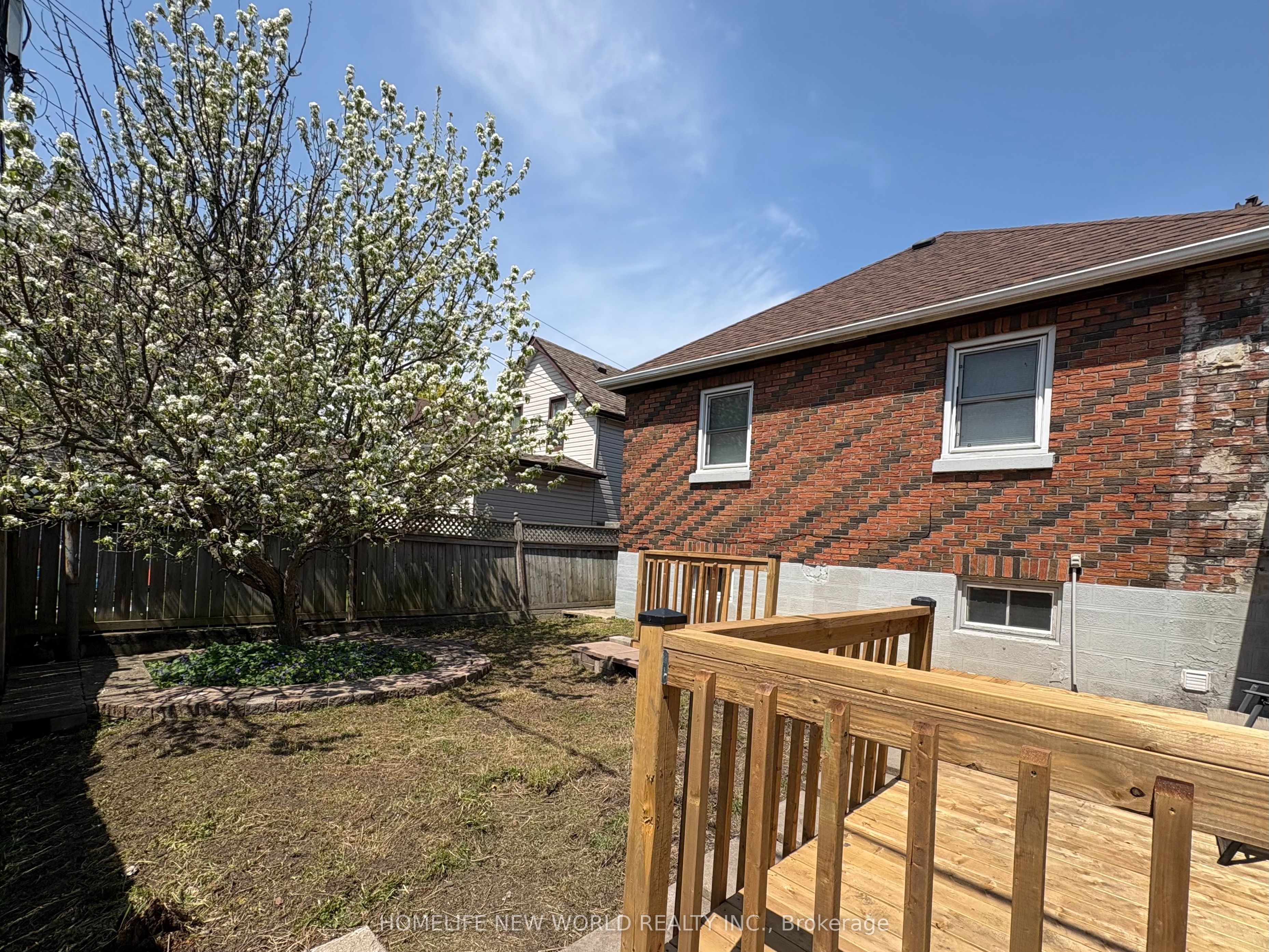 137 Banting Avenue Property Photo 37